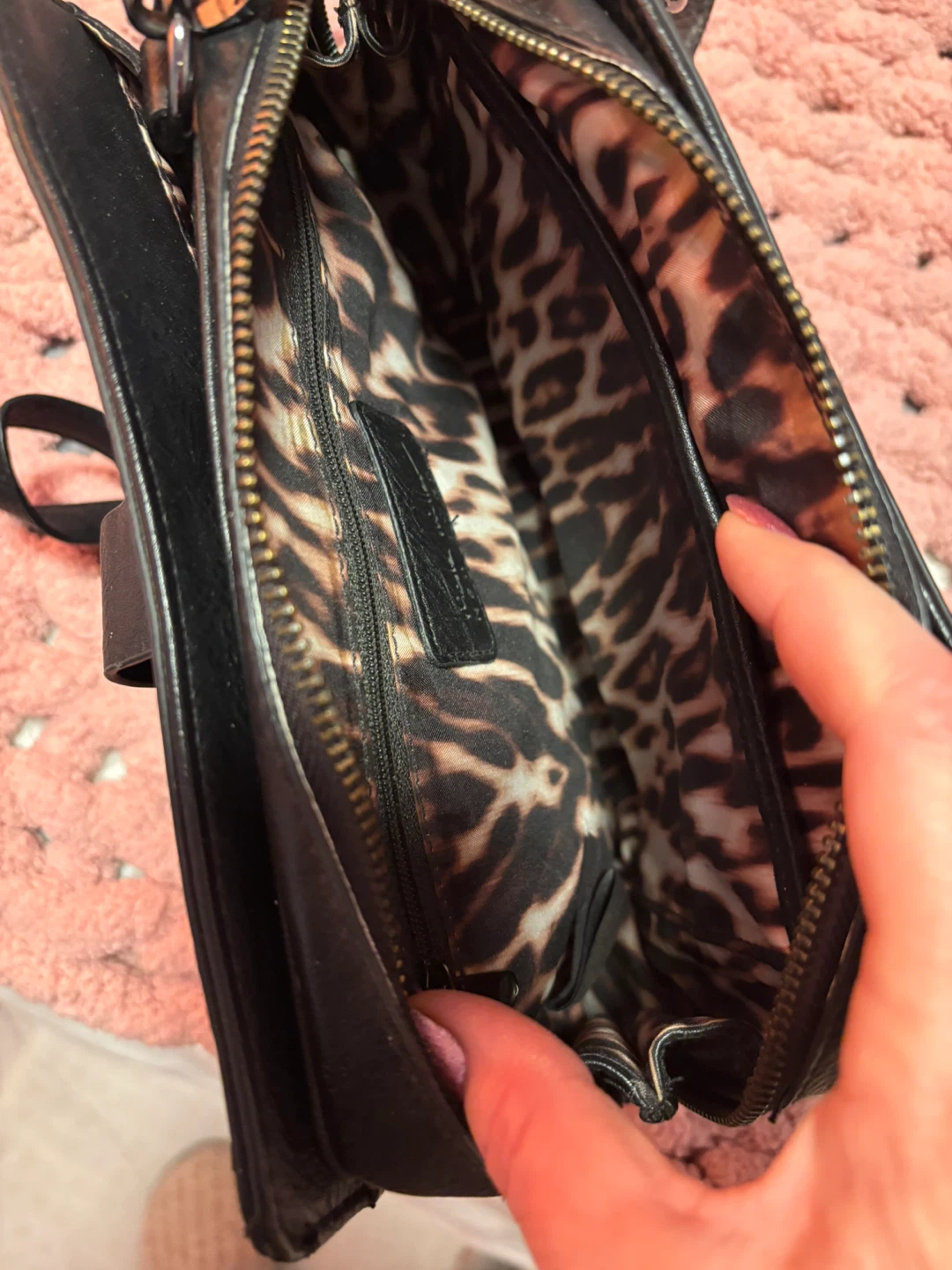 Black Faux Leather Shoulder Bag with Leopard Print Lining - photo 2