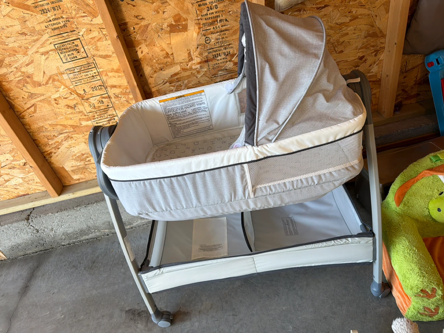 Graco Pack 'n Play Portable Bassinet - photo 2