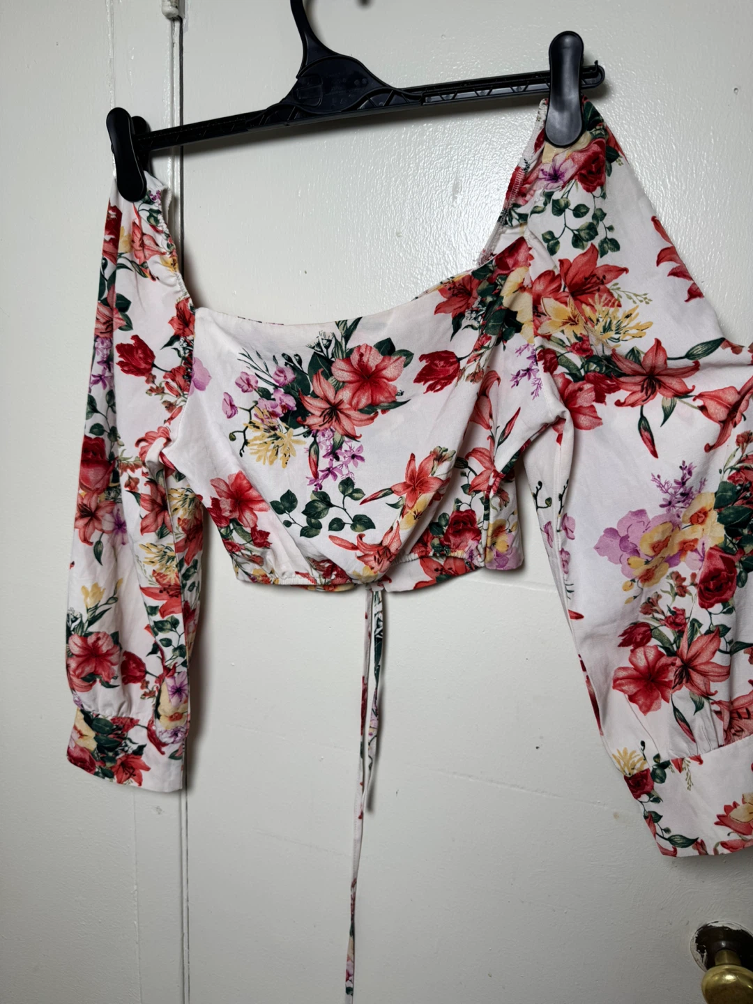 White floral puff sleeve lace-up crop top - photo 4
