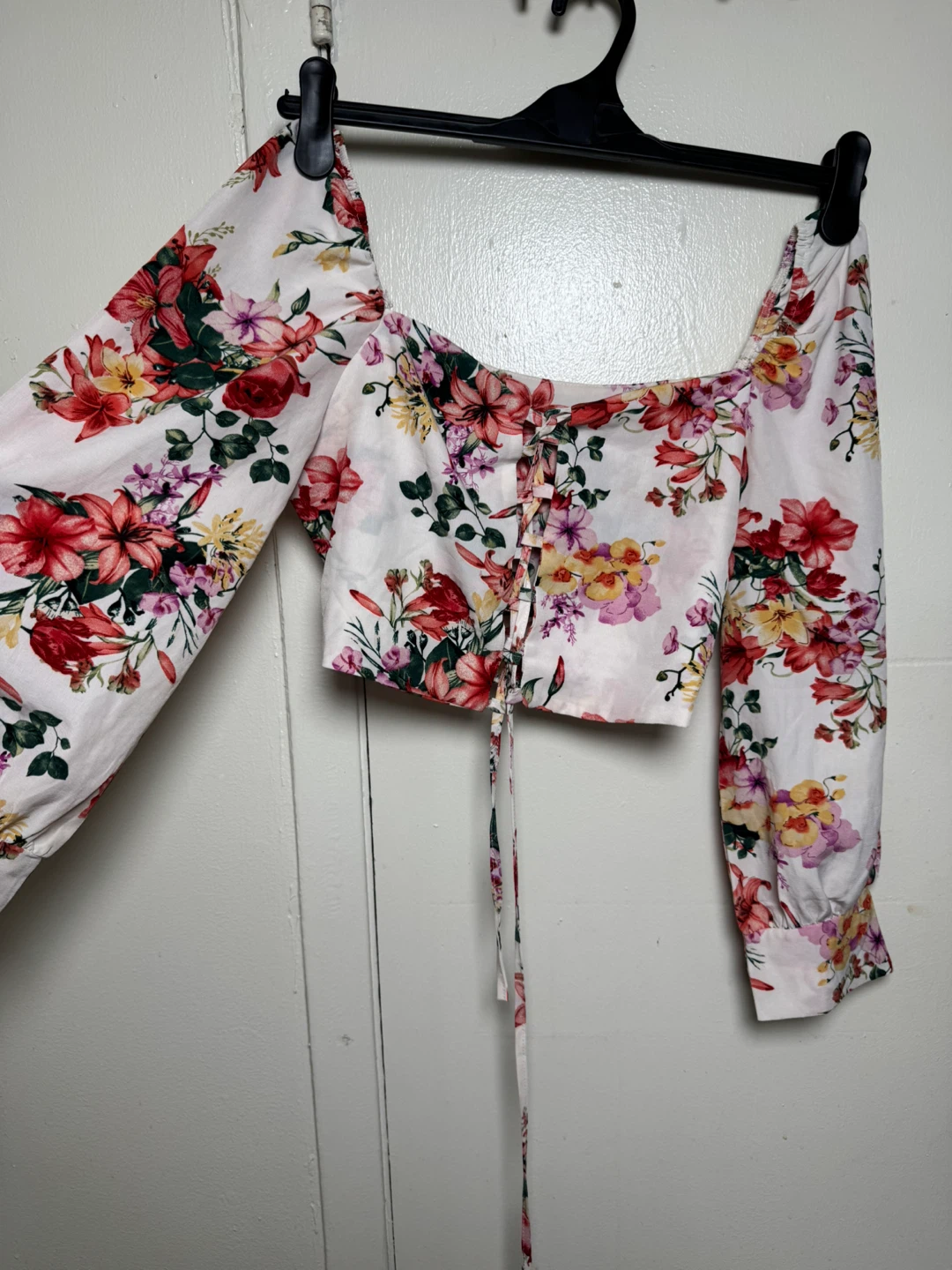 White floral puff sleeve lace-up crop top - photo 2