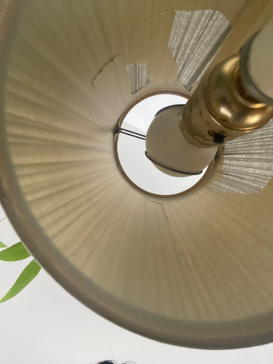 Green Metal Table Lamp with Pleated Shade - photo 3