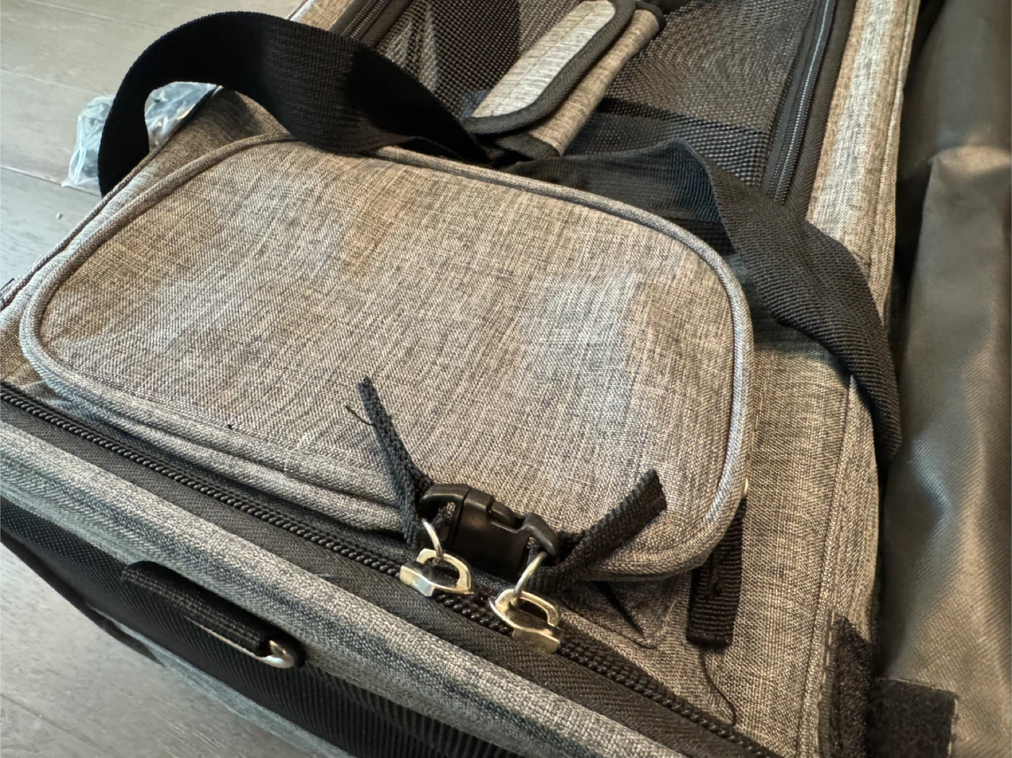 Brand NEW Pet Carrier Bag with Wheels - photo 3
