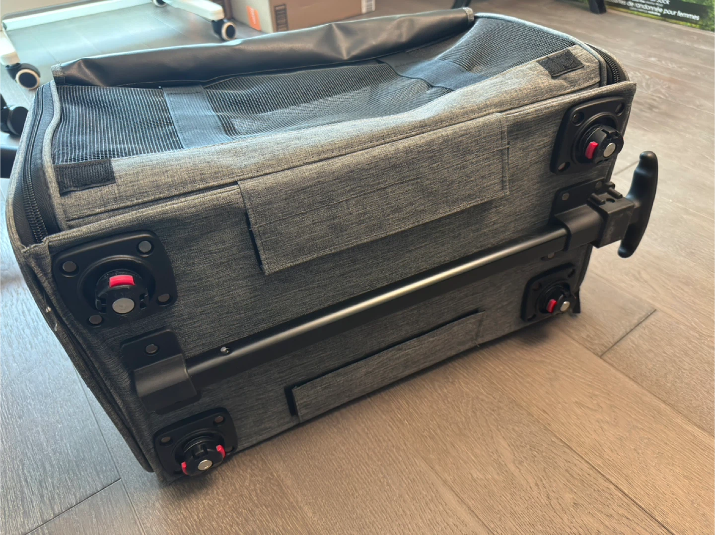 Brand NEW Pet Carrier Bag with Wheels - photo 4