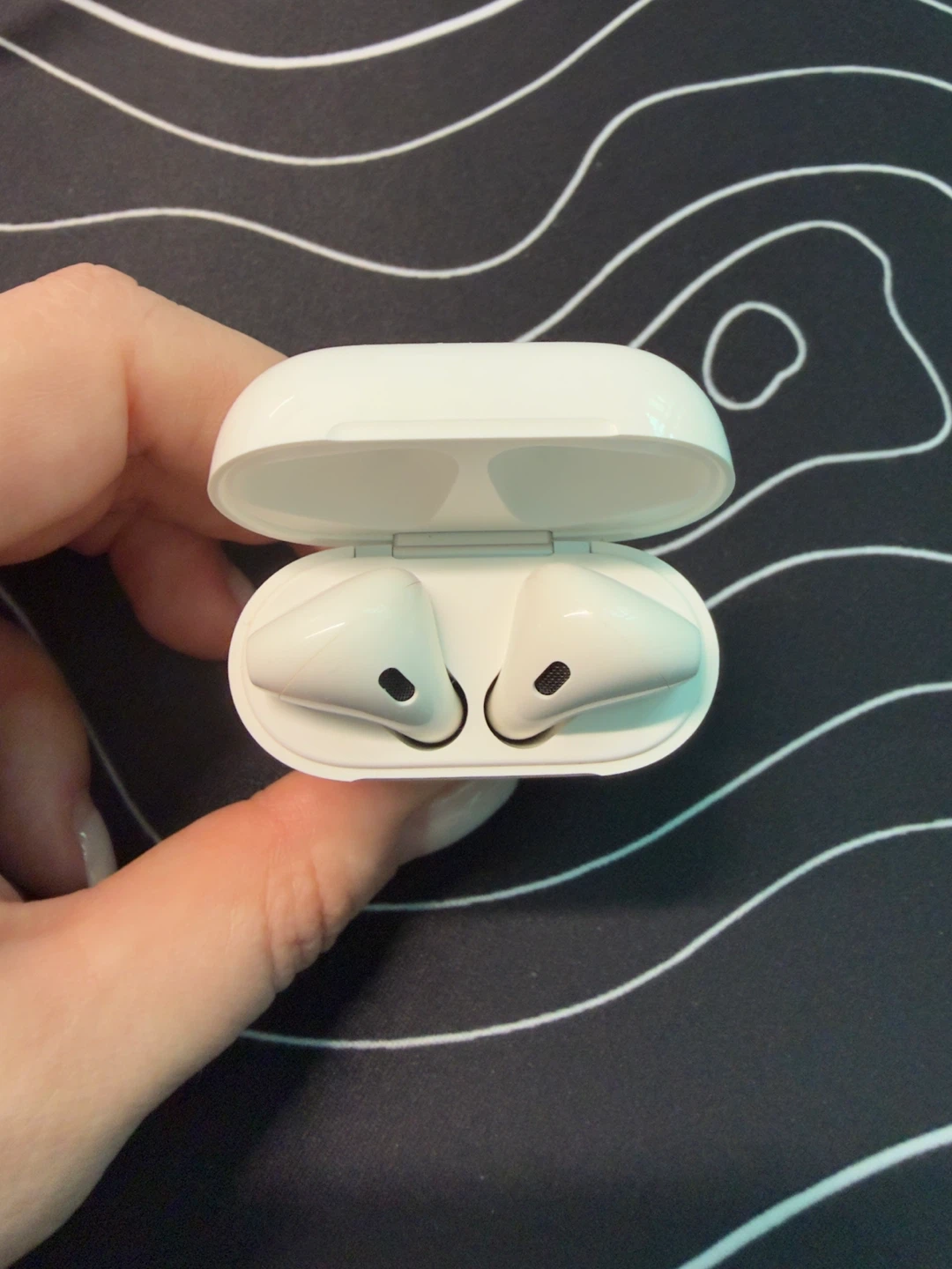 Apple AirPods 2 gen Wireless Charging Case - photo 5