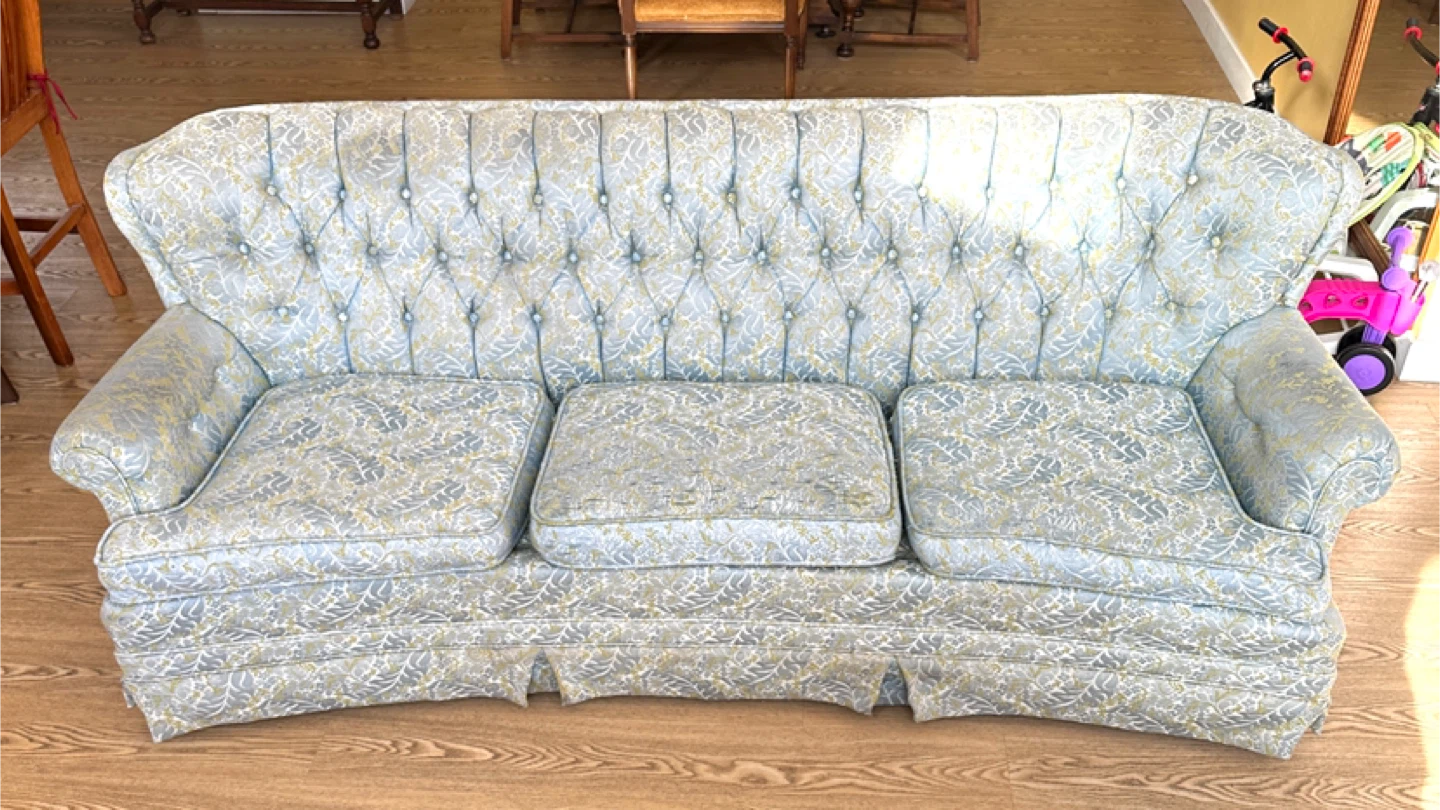Elegant Vintage Tufted Blue & GoldSofa (CAN DELIVER)