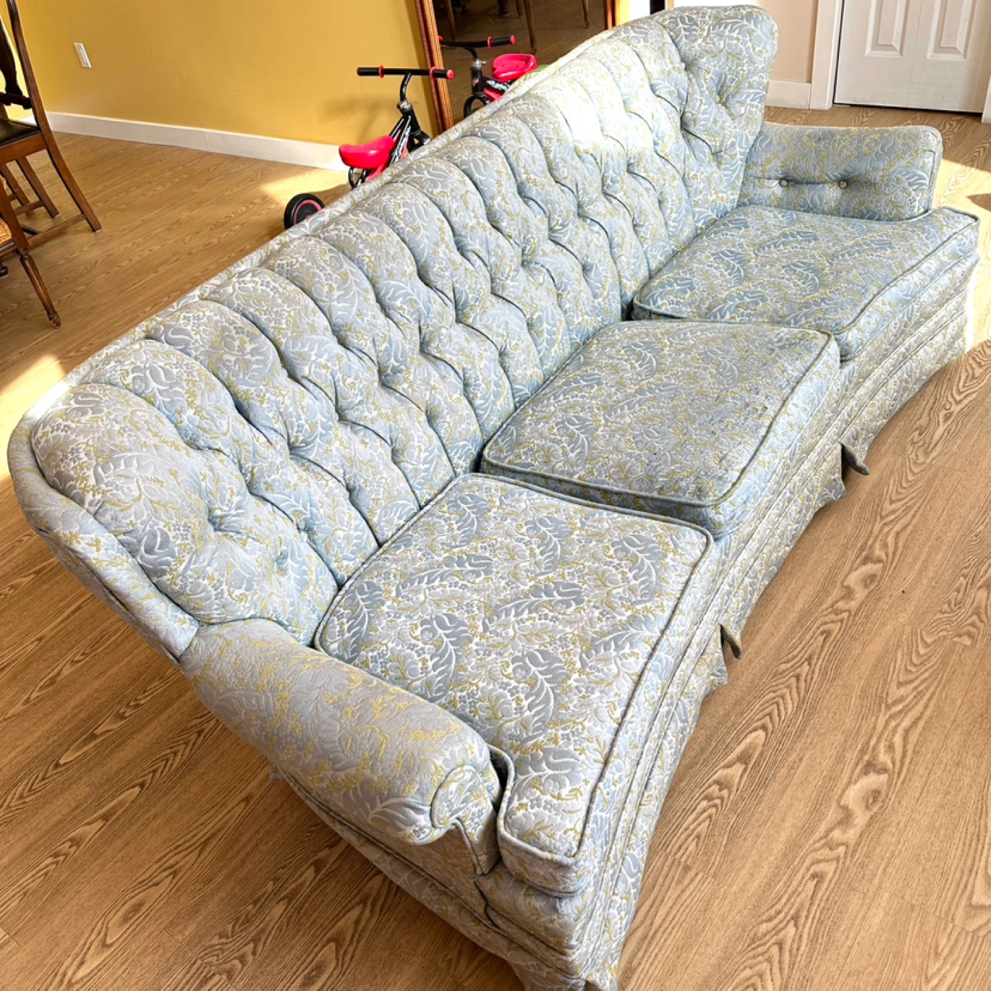 Elegant Vintage Tufted Blue & GoldSofa (CAN DELIVER) - photo 2