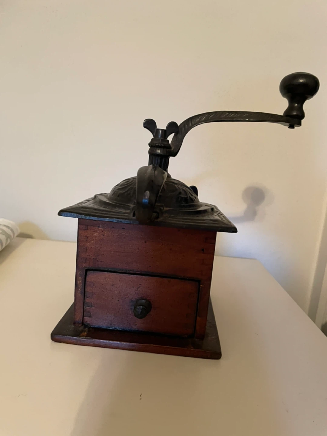 Vintage Manual Coffee Grinder with Wooden Base - photo 4