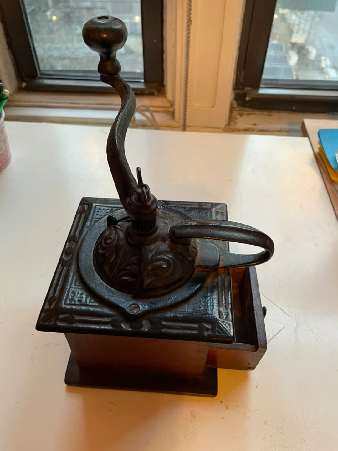 Vintage Manual Coffee Grinder with Wooden Base - photo 3
