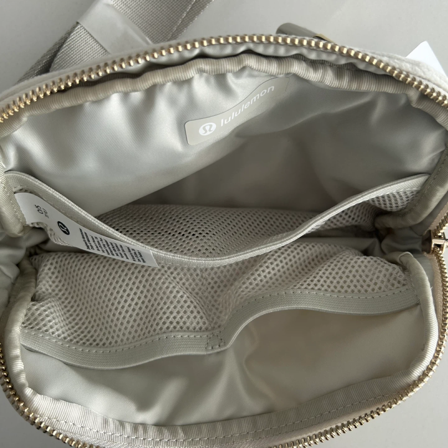Lululemon Everywhere Belt Bag Corduroy - photo 5