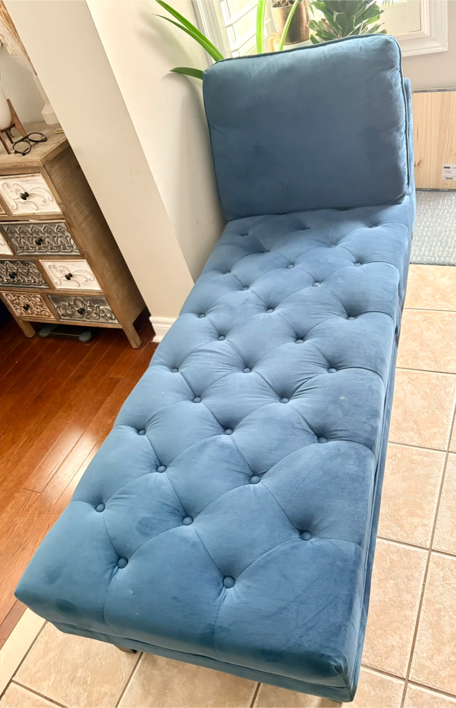 Blue Tufted Chaise Lounge with Pillow
