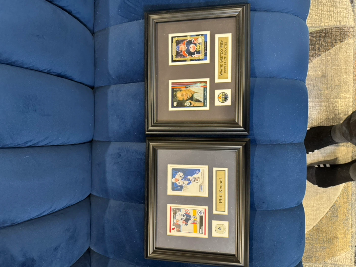 Framed Hockey Memorabilia Collection - Gretzky, Kessel, Hull - photo 2