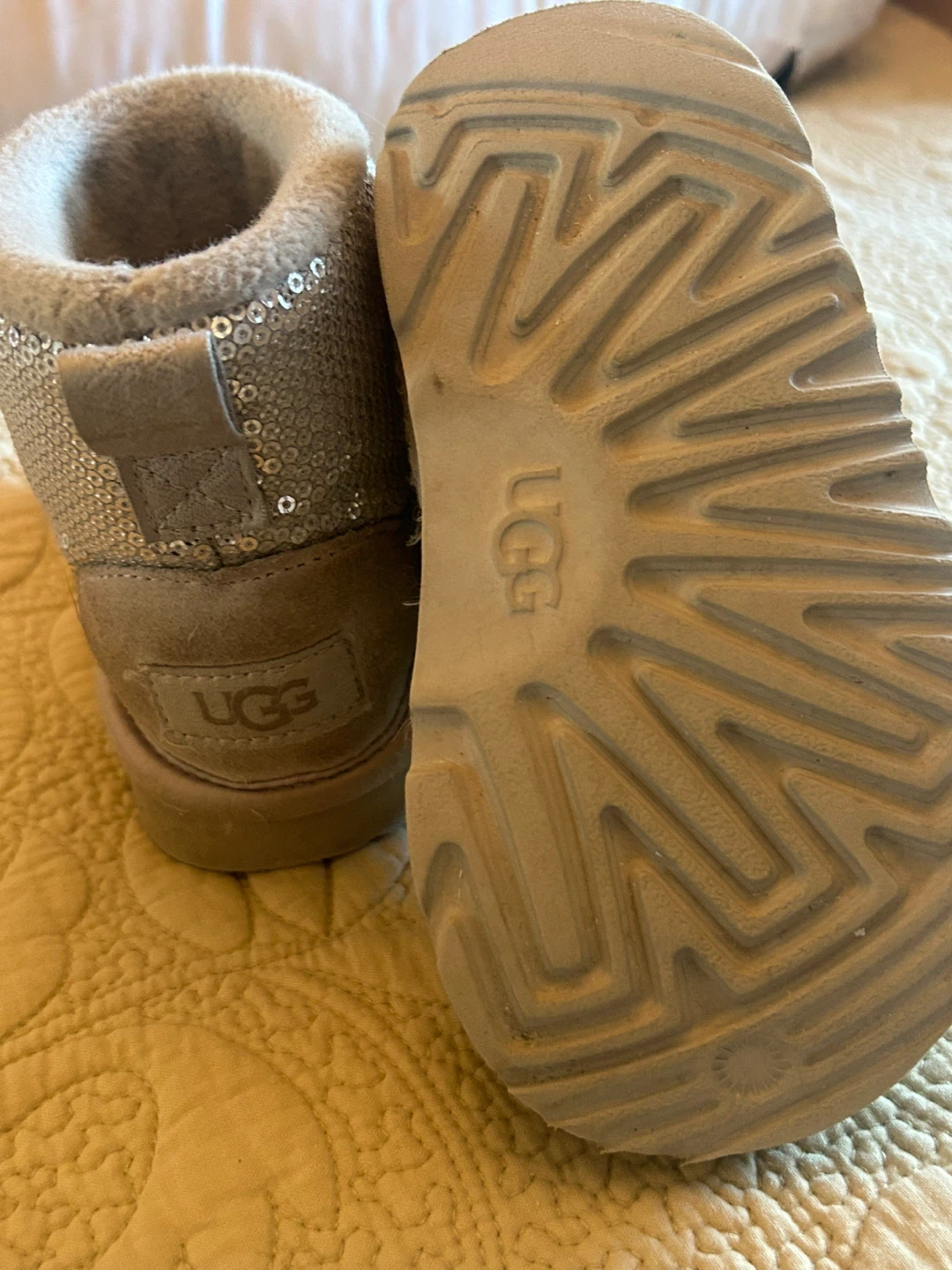 UGG Kids Sequined Mini Boots Size 8 - photo 2