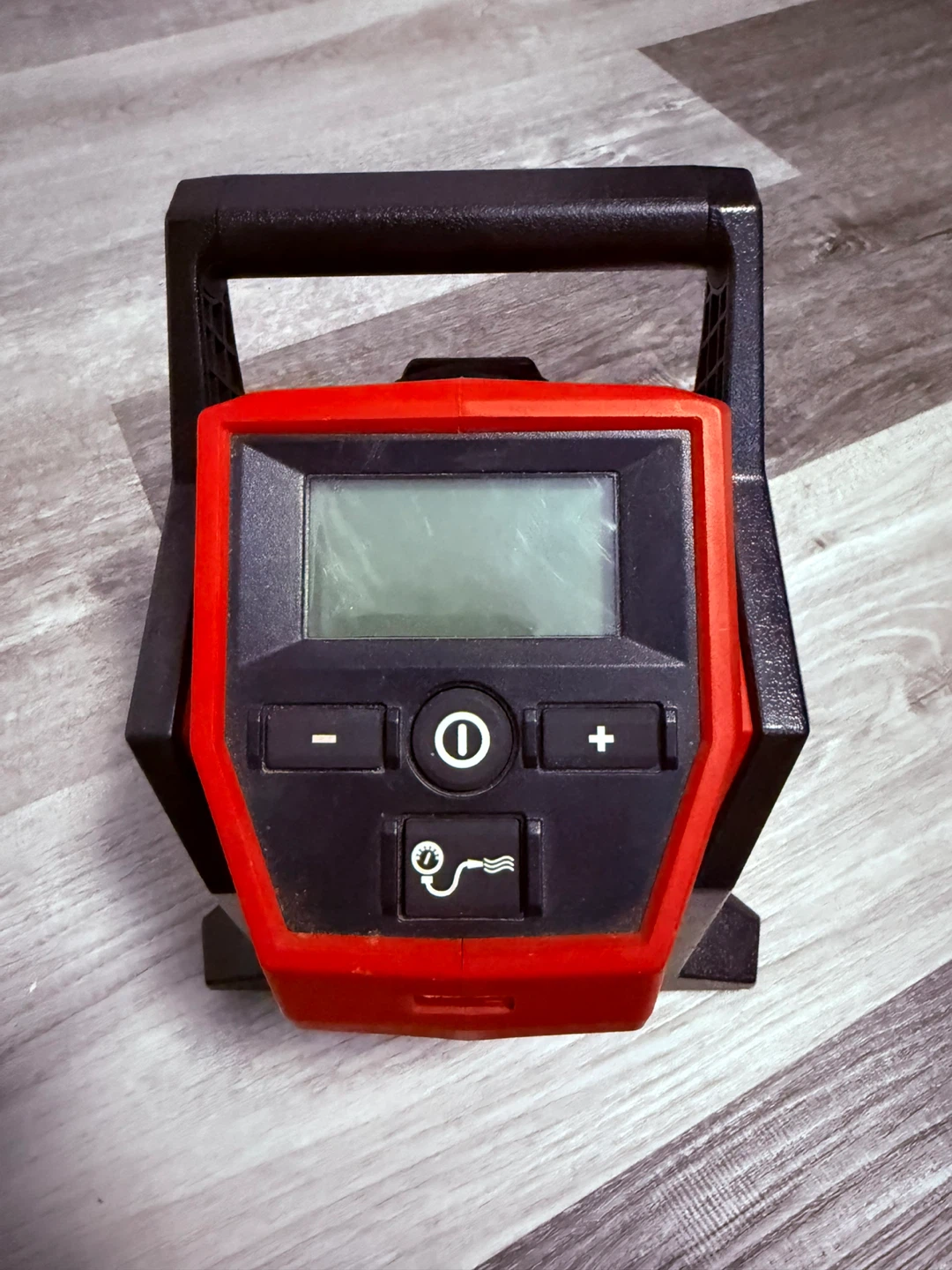 Milwaukee M12 Cordless Inflator - photo 2