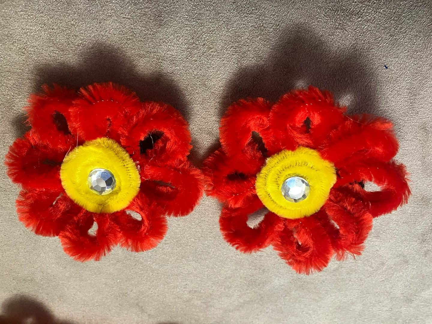 Pipe Cleaner Flower Hair Clips - photo 4