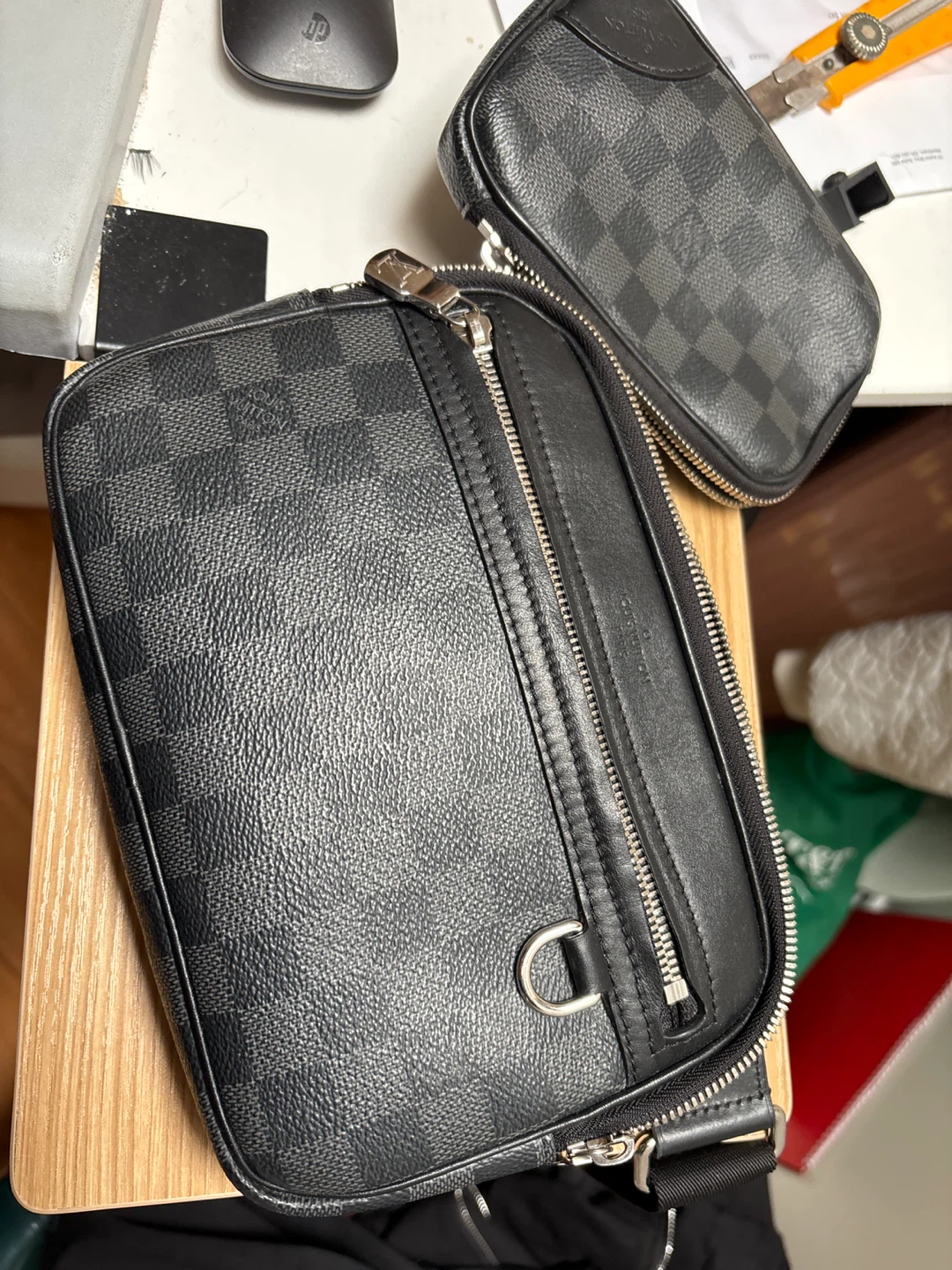 Louis Vuitton Damier Graphite Scott Messenger Bag - photo 2