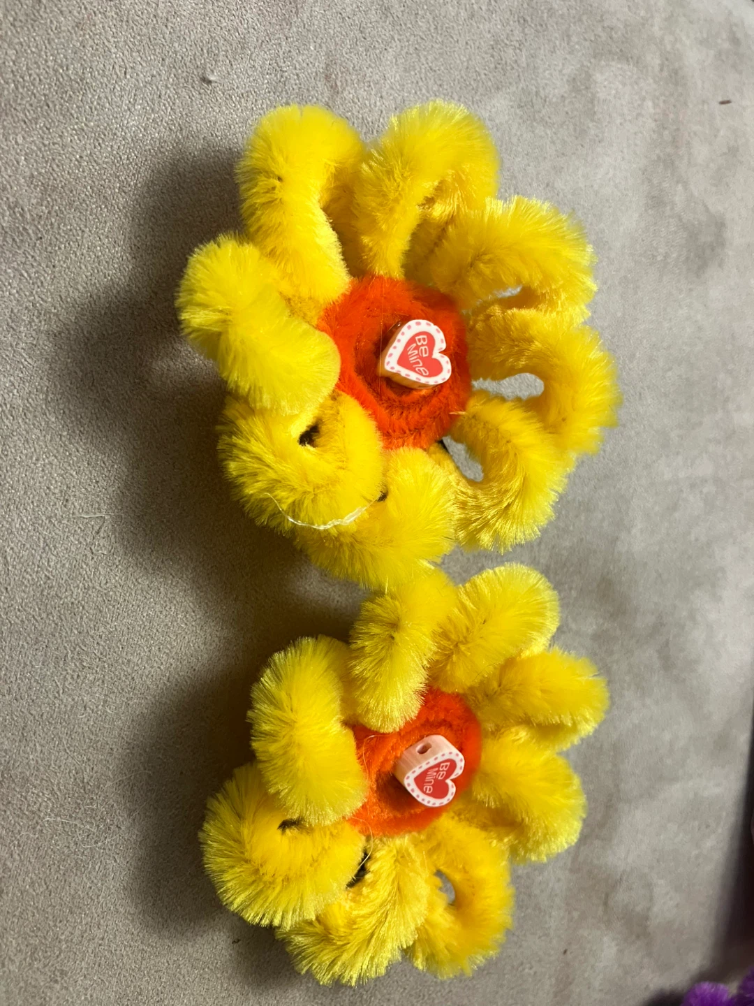 Set of 2 Fluffy Flower Hair Clips - photo 3