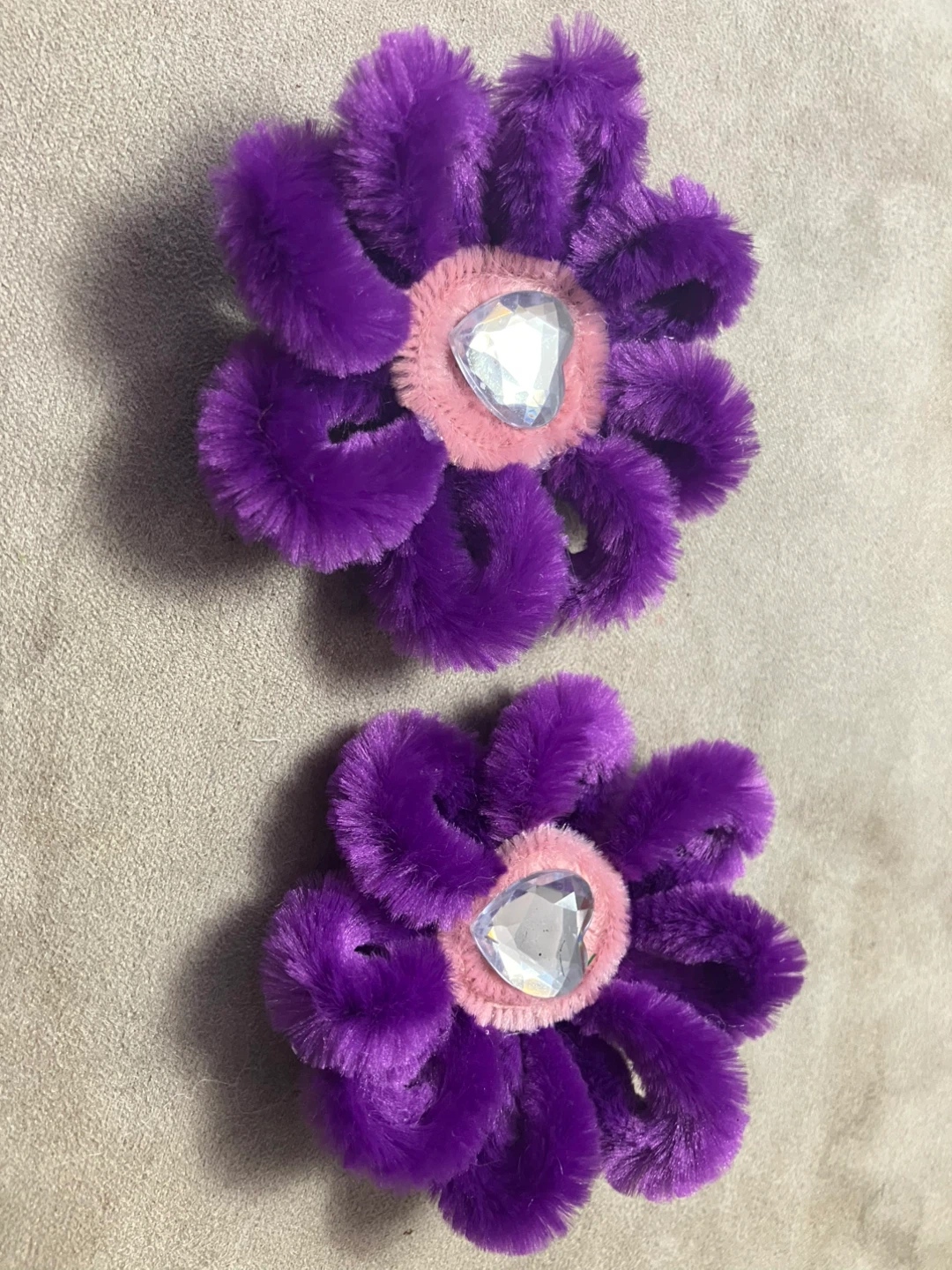 Set of 2 Fluffy Flower Hair Clips - photo 5