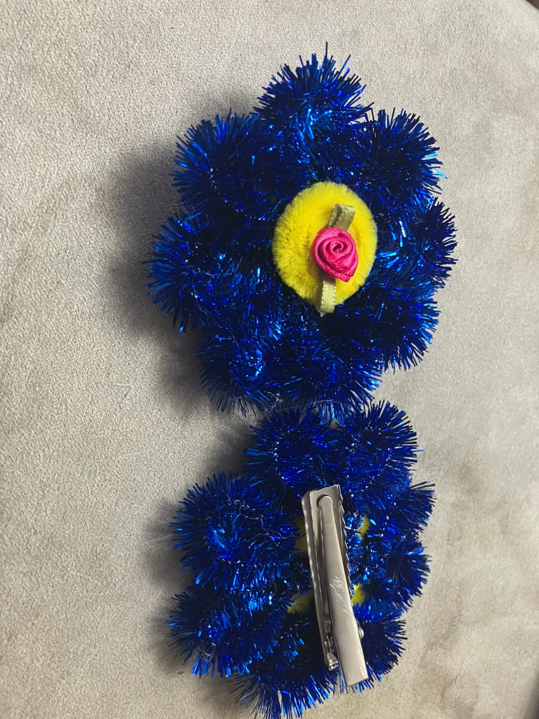 Set of 2 Fluffy Flower Hair Clips - photo 2