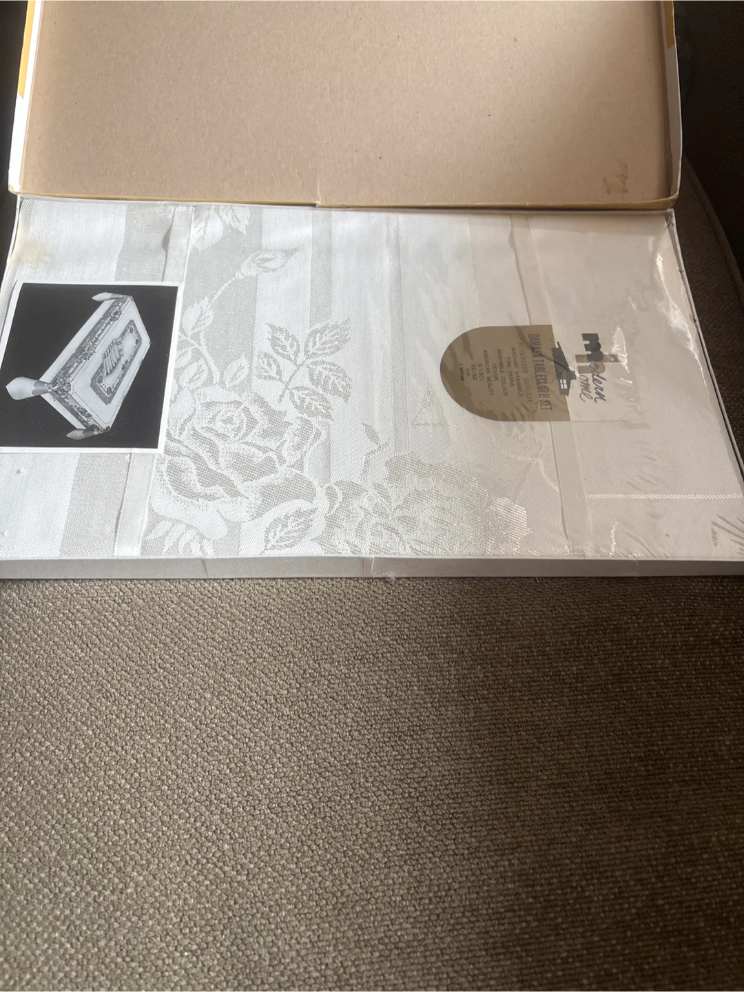 Modern Home Damask Tablecloth Set - 52x52 - photo 2