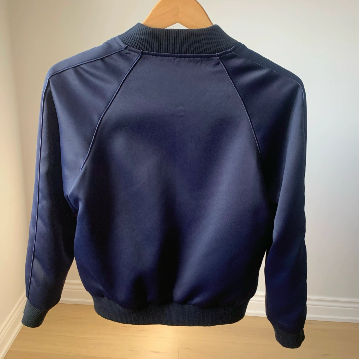 Navy Satin Bomber Jacket with Bee Embroidery – Size M - photo 3