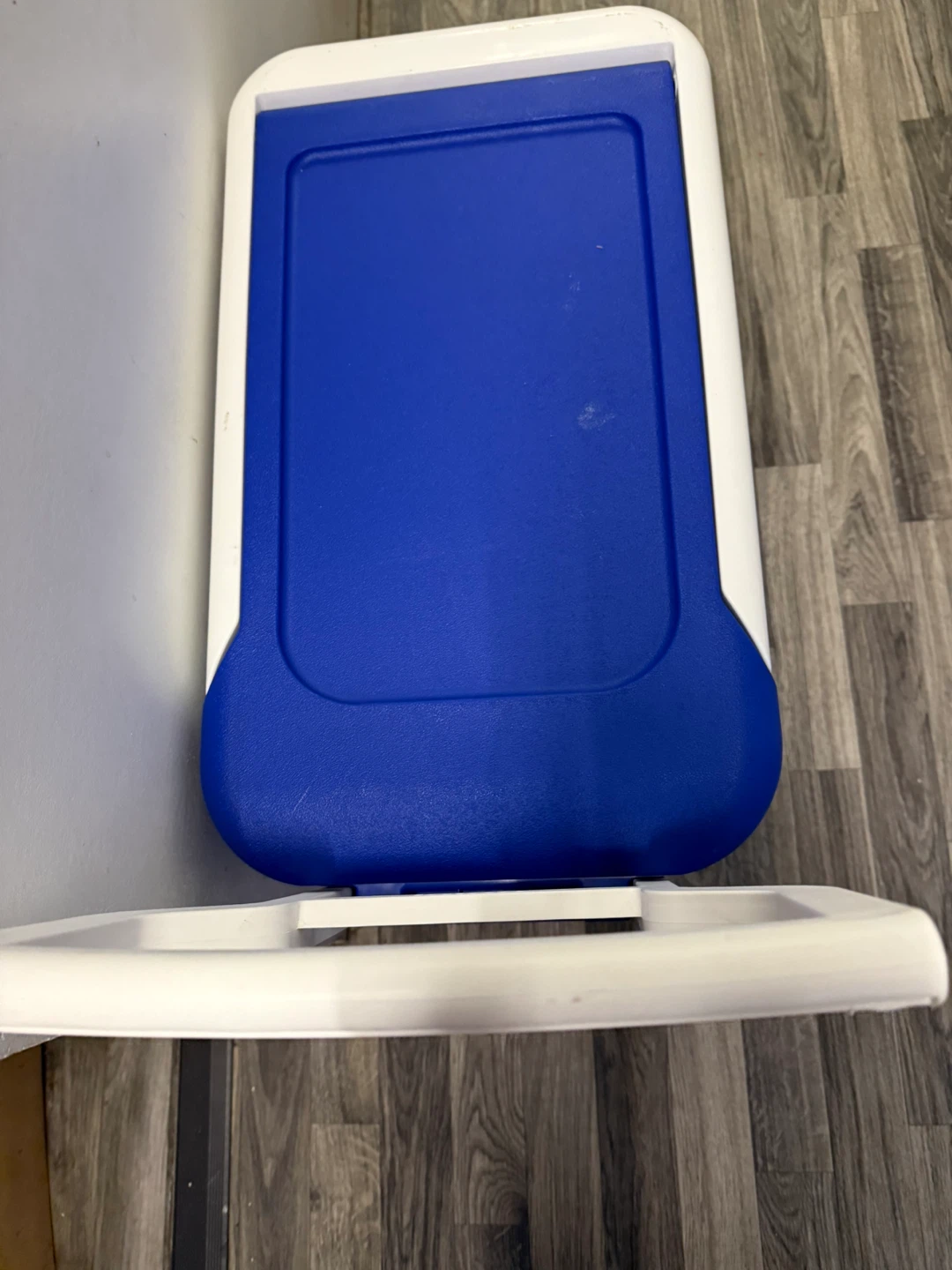 Igloo Wheeled Cooler 38 Quarts