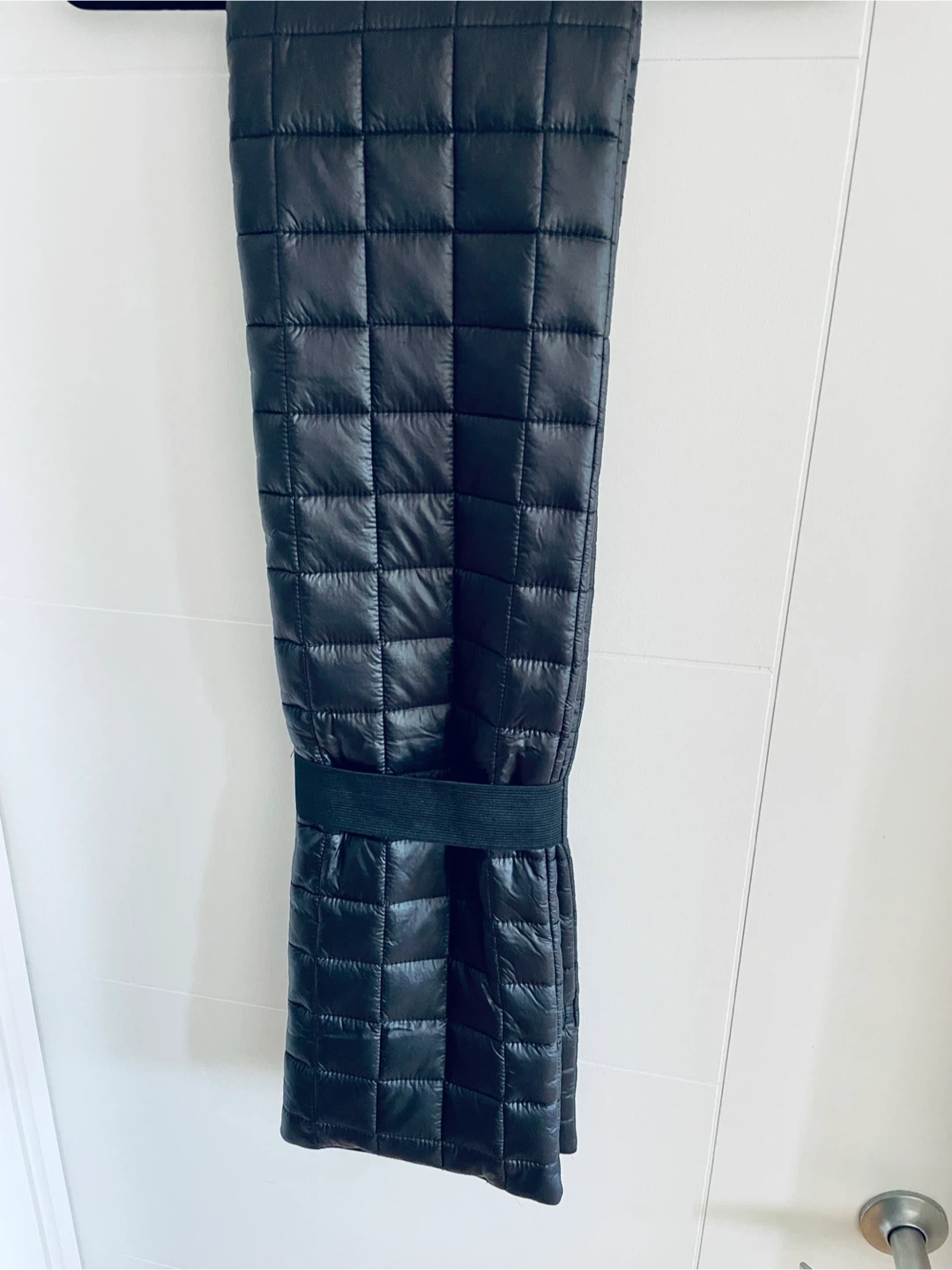 Black Quilted Puffer Scarf with Zipper Pocket - Unisex - photo 3