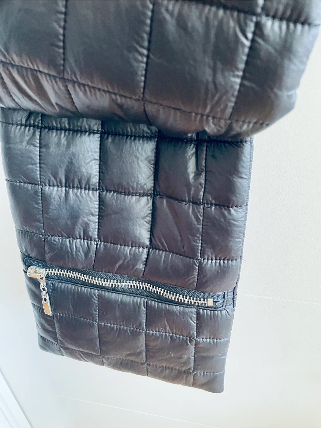 Black Quilted Puffer Scarf with Zipper Pocket - Unisex - photo 4