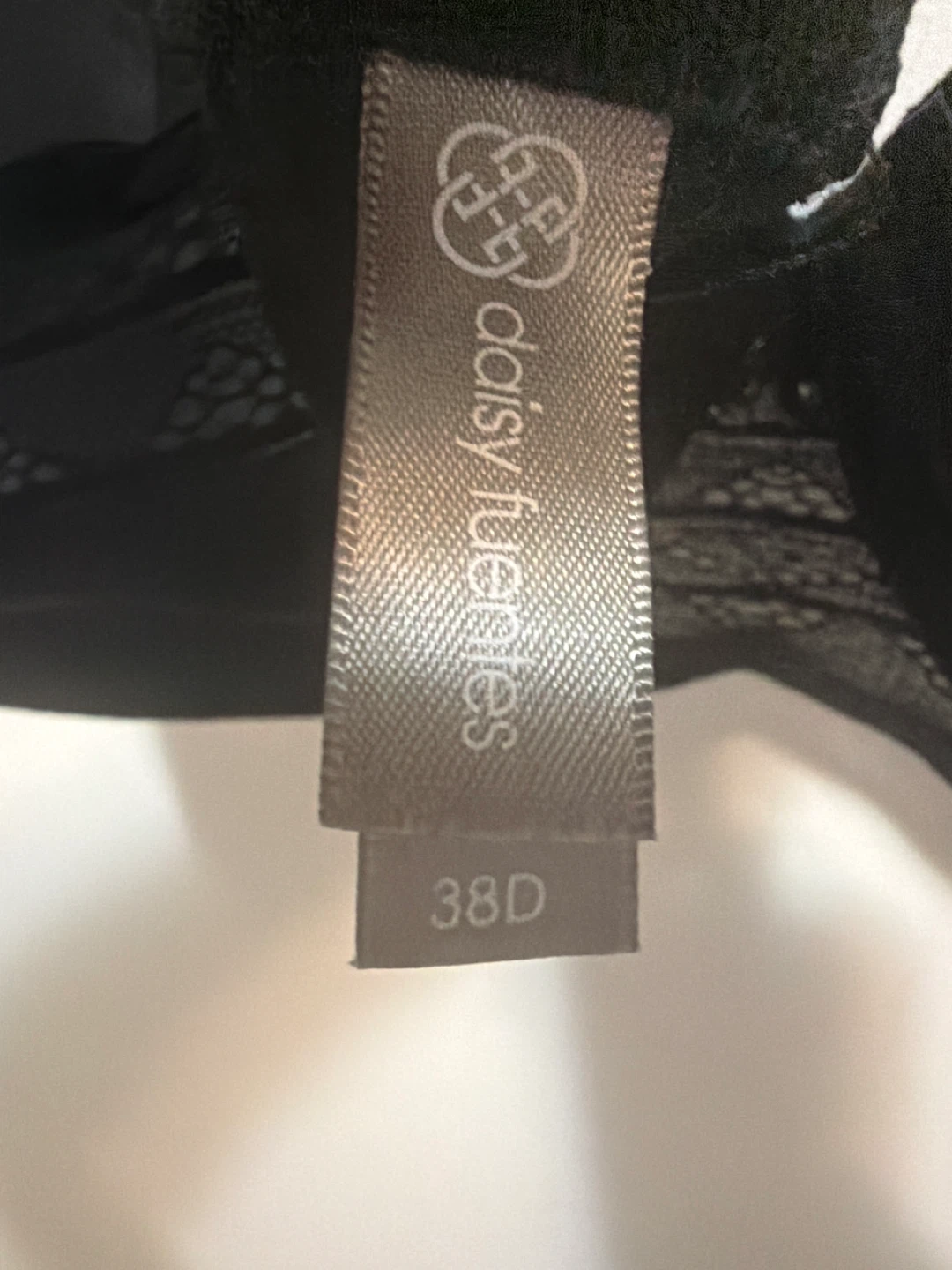 Daisy Fuentes Red & Black Lace Bra 🏆 - photo 5