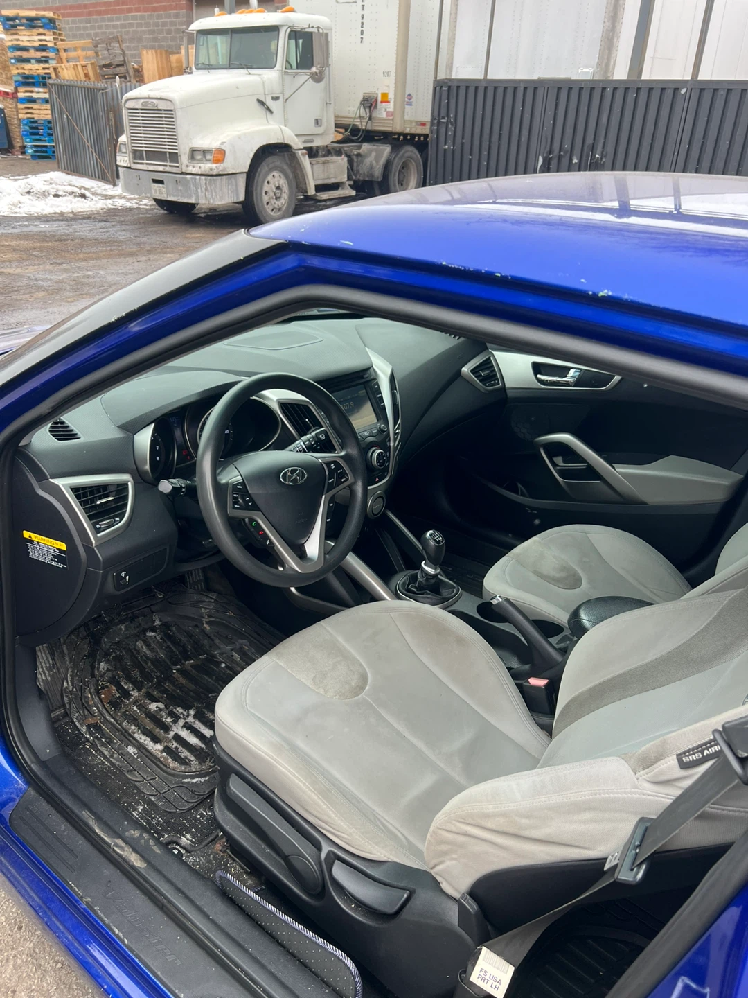 Blue Hyundai Veloster - photo 5