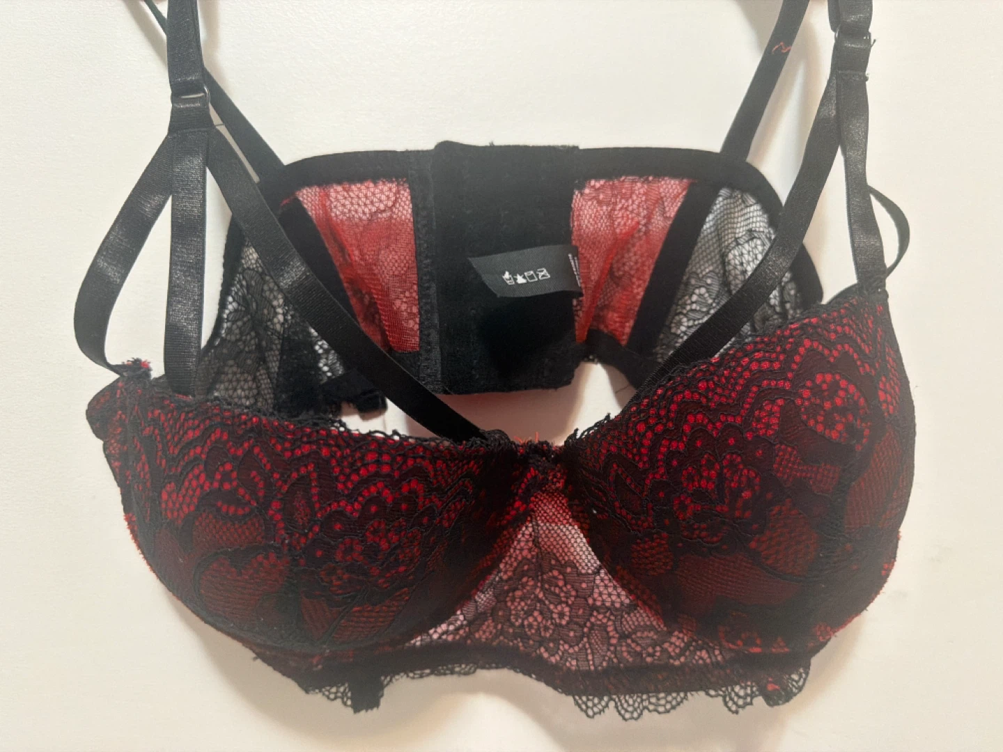 Black & Red Lace Bra 36C 🏆 - photo 2