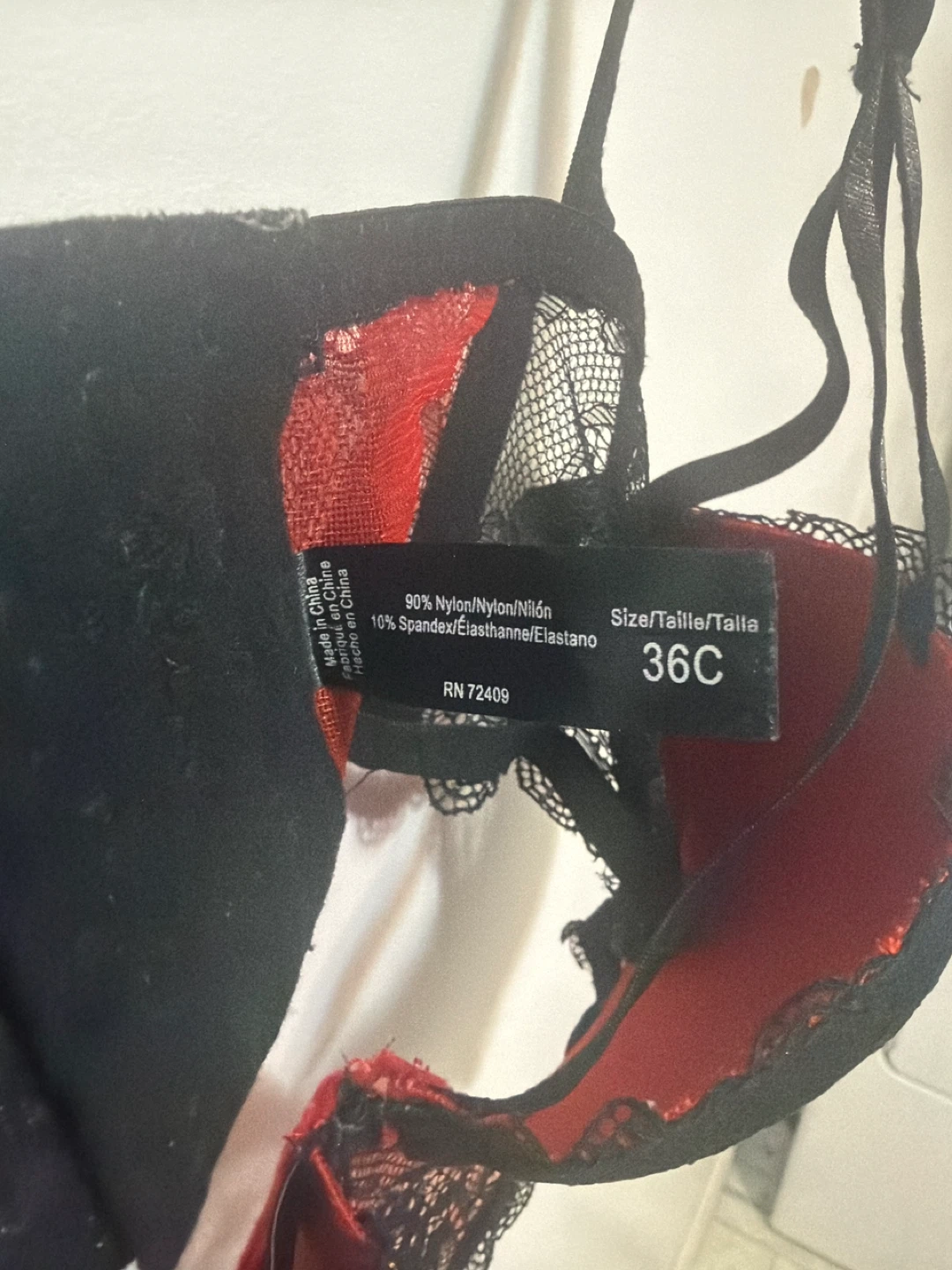 Black & Red Lace Bra 36C 🏆 - photo 3