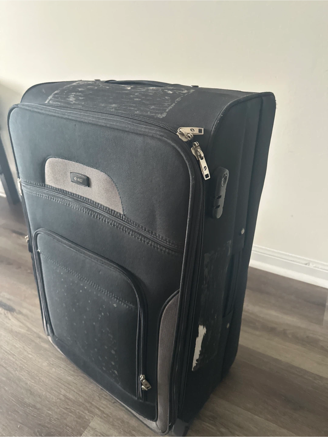 Black Hardside Spinner Suitcase - photo 2