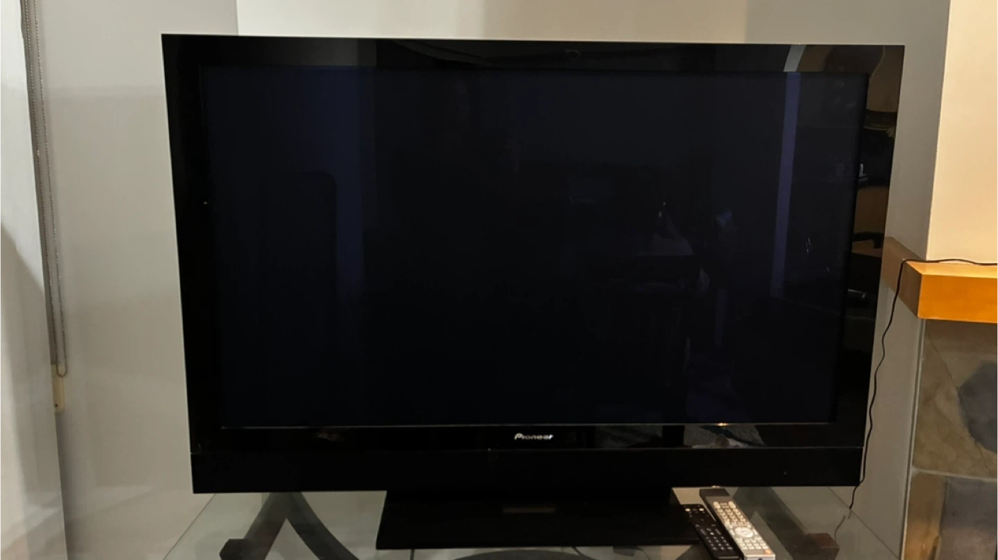 Pioneer 50“ TV (like new✨)