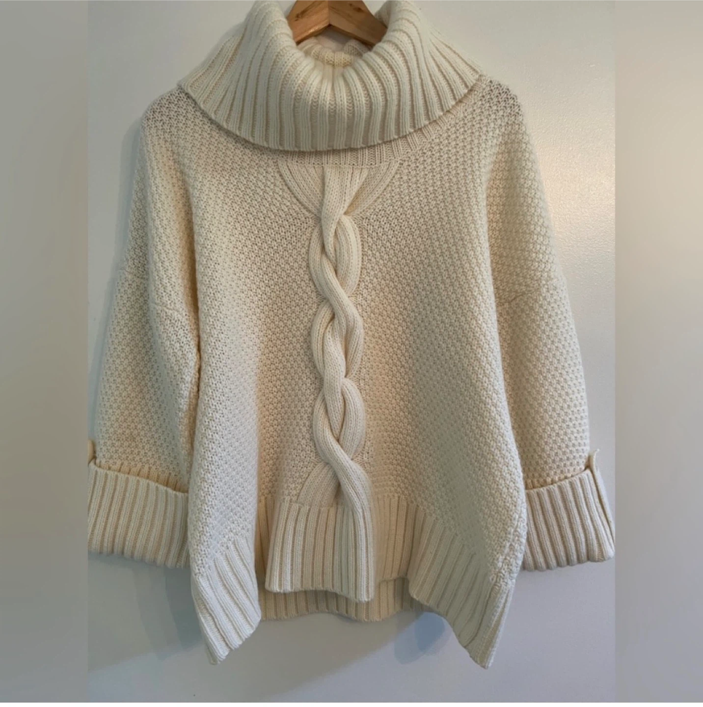 Talbots Cream Cable Knit Sweater 🏆