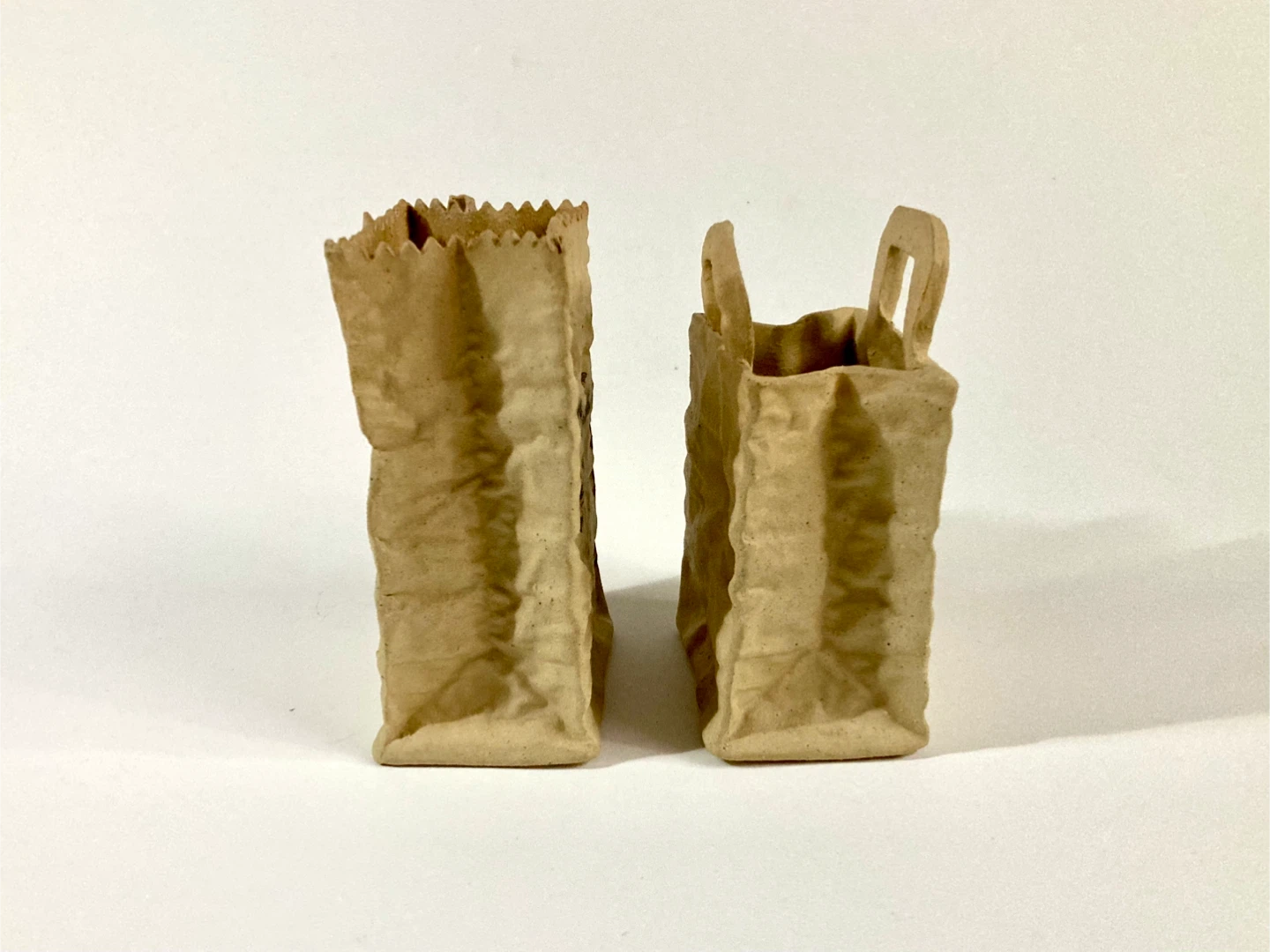 Pair of Small Ceramic Bag Figures (Malta Souvenir) - photo 4