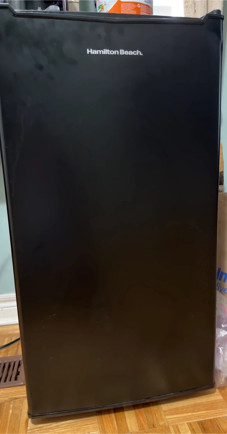 Hamilton Beach Black Compact Refrigerator - photo 2