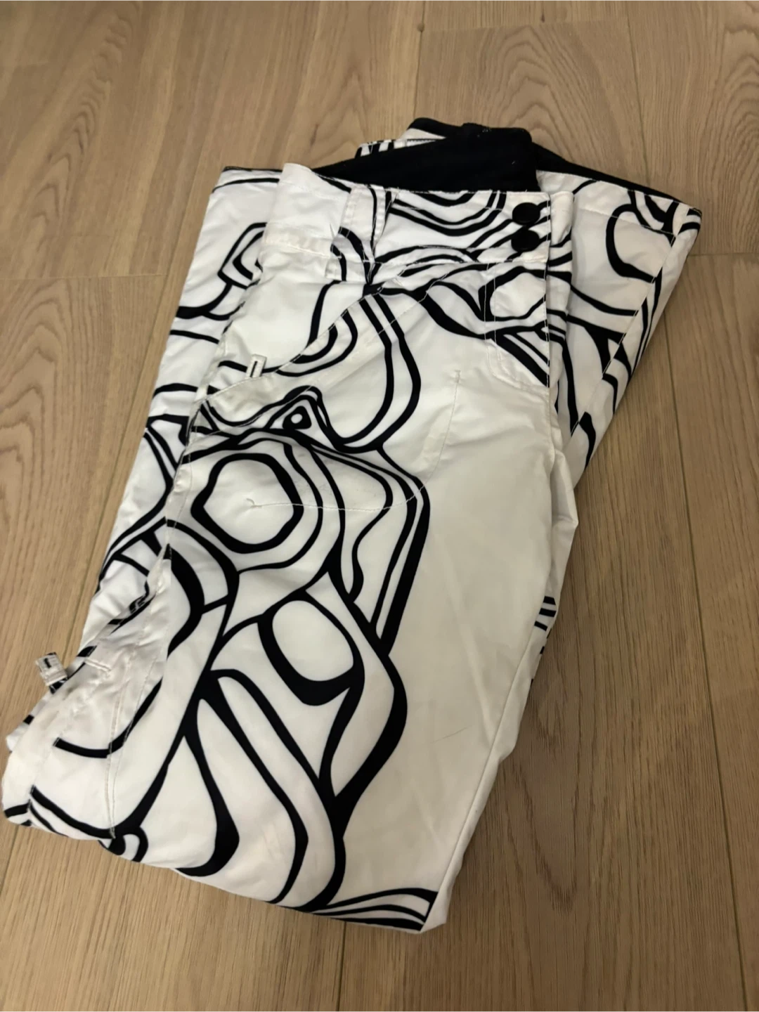 Lole Black and White Pattern Ski / snowboard Pants