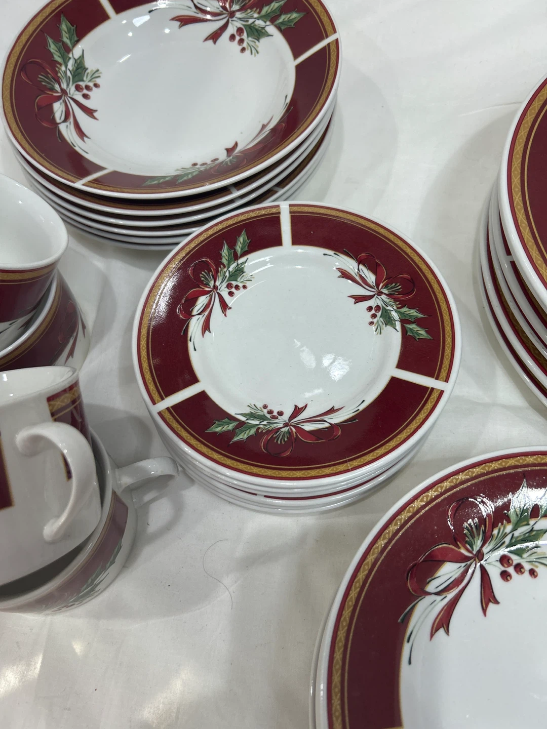 Christmas Holiday Dinnerware Set Plates and Mugs - photo 5