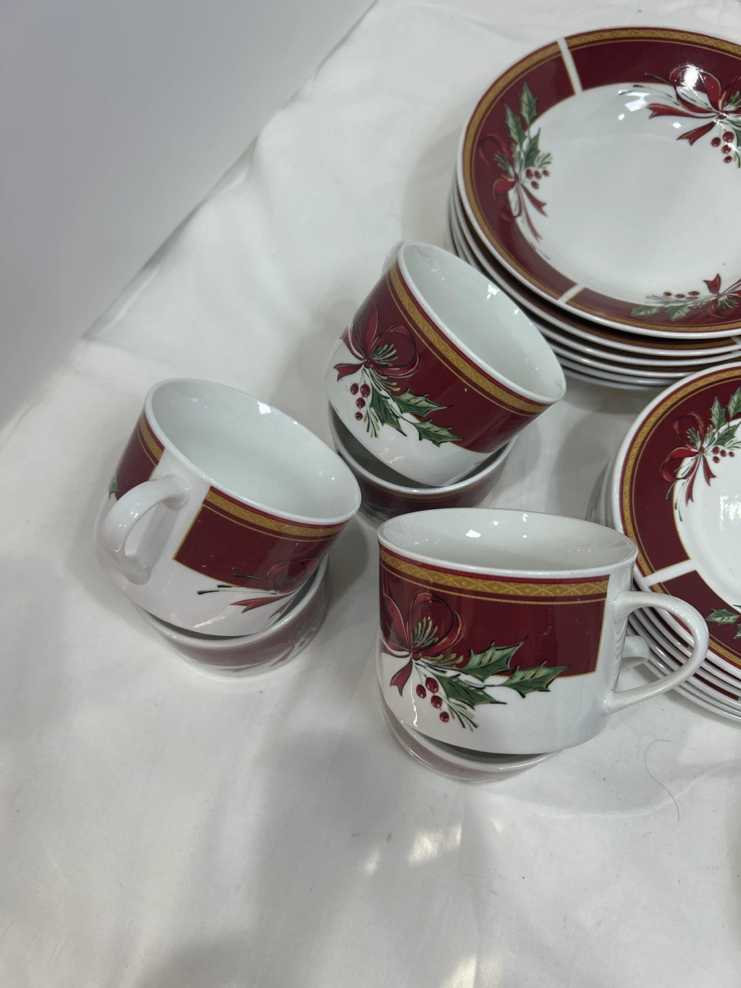 Christmas Holiday Dinnerware Set Plates and Mugs - photo 4