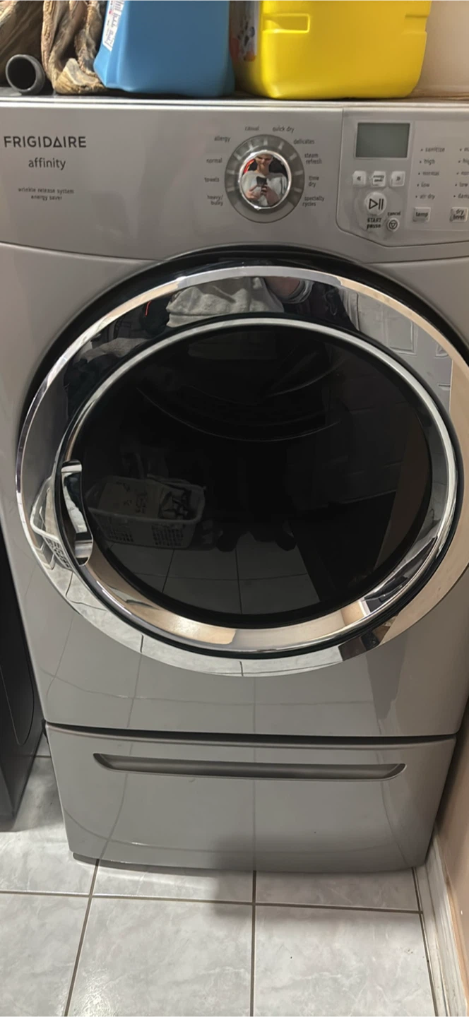Frigidaire Affinity dryer Machine