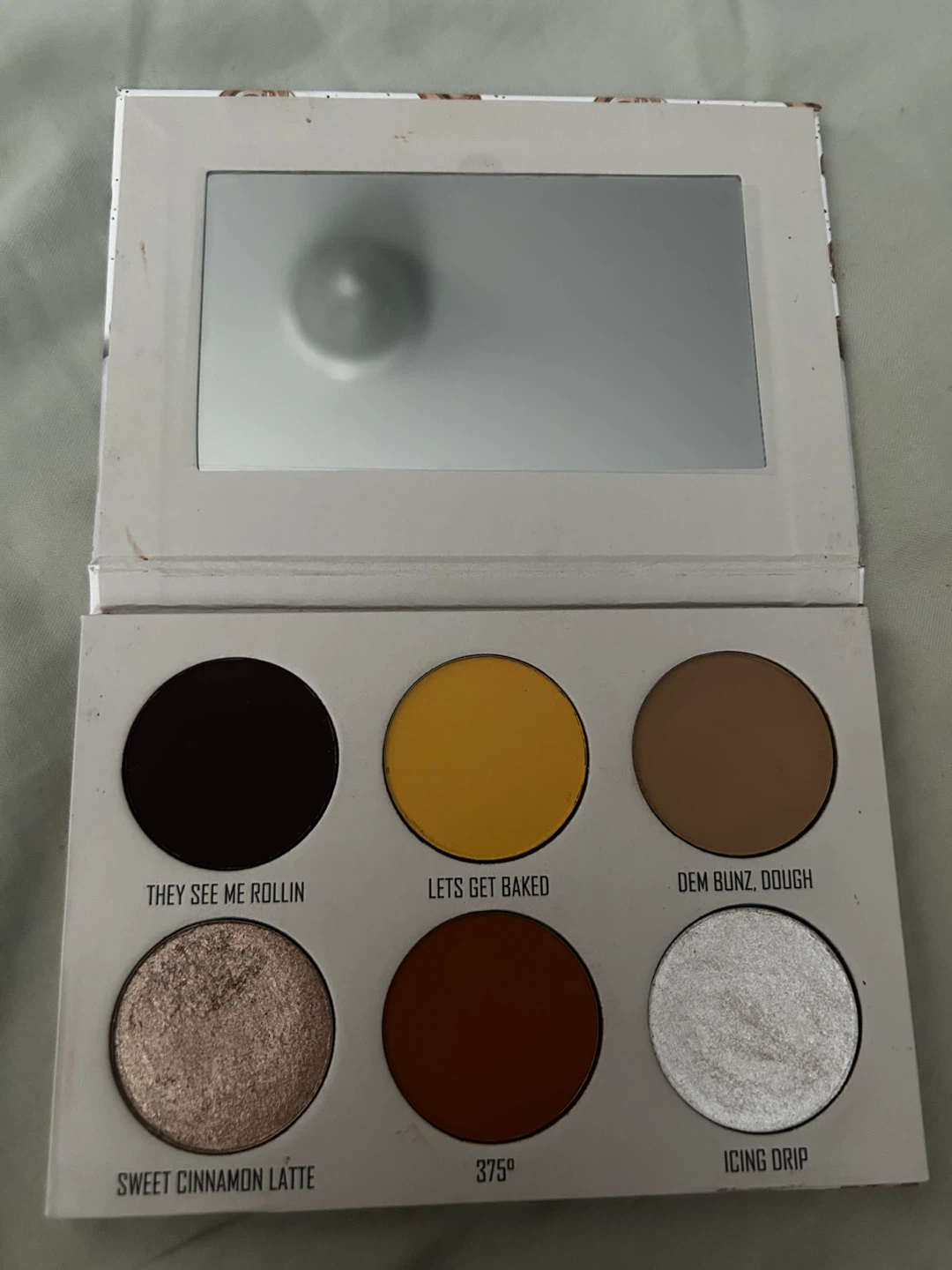 Give Me Glow Sweet & Sticky Pressed Pigment Palette - photo 4