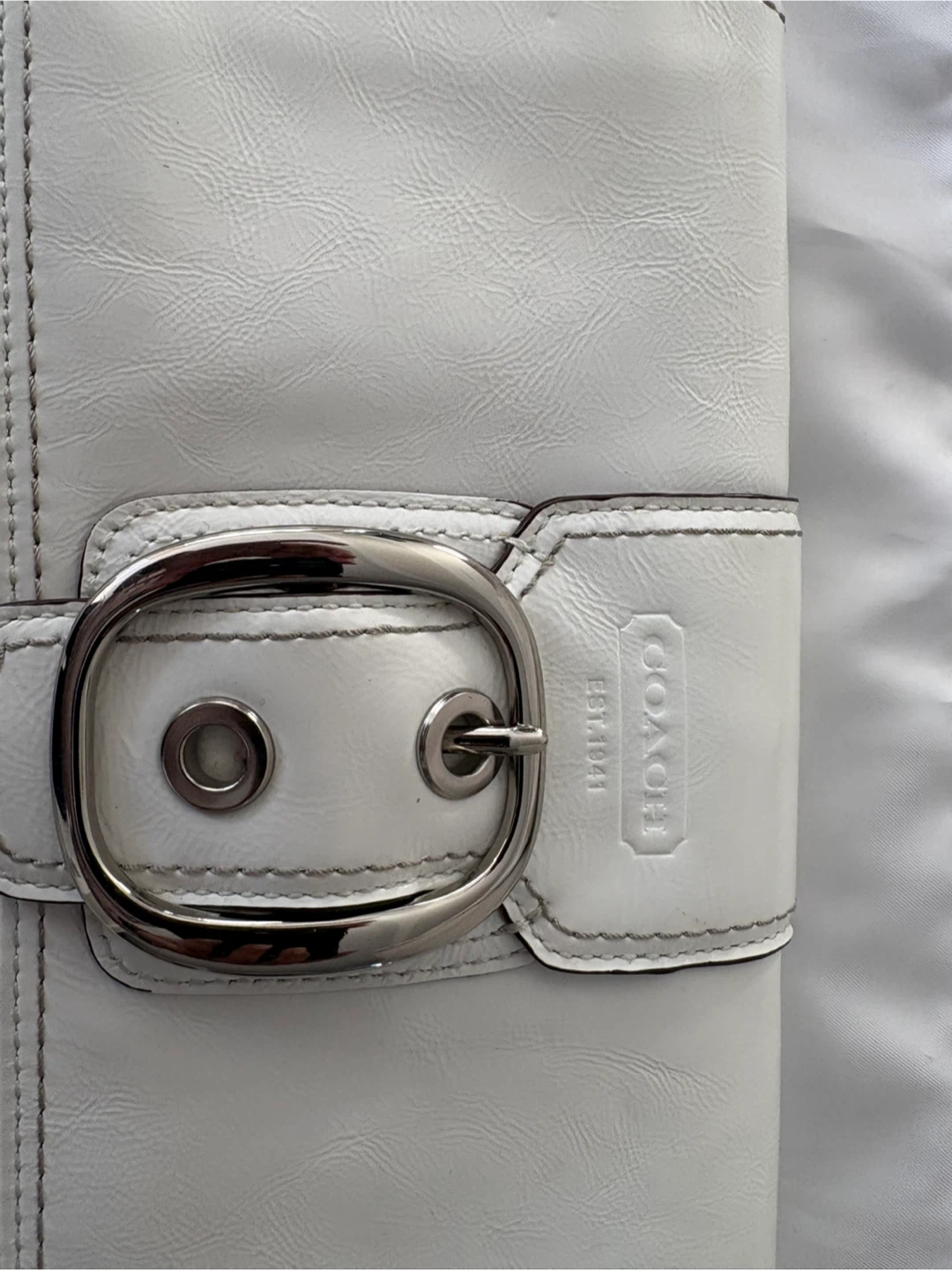 🏆Coach 🏆 White Patent Leather Wristlet - photo 3