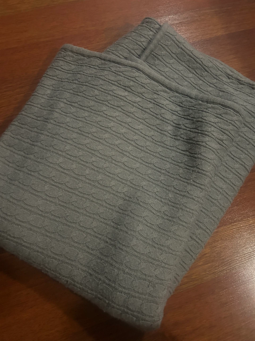 🏆 Grey Knit Throw Blanket