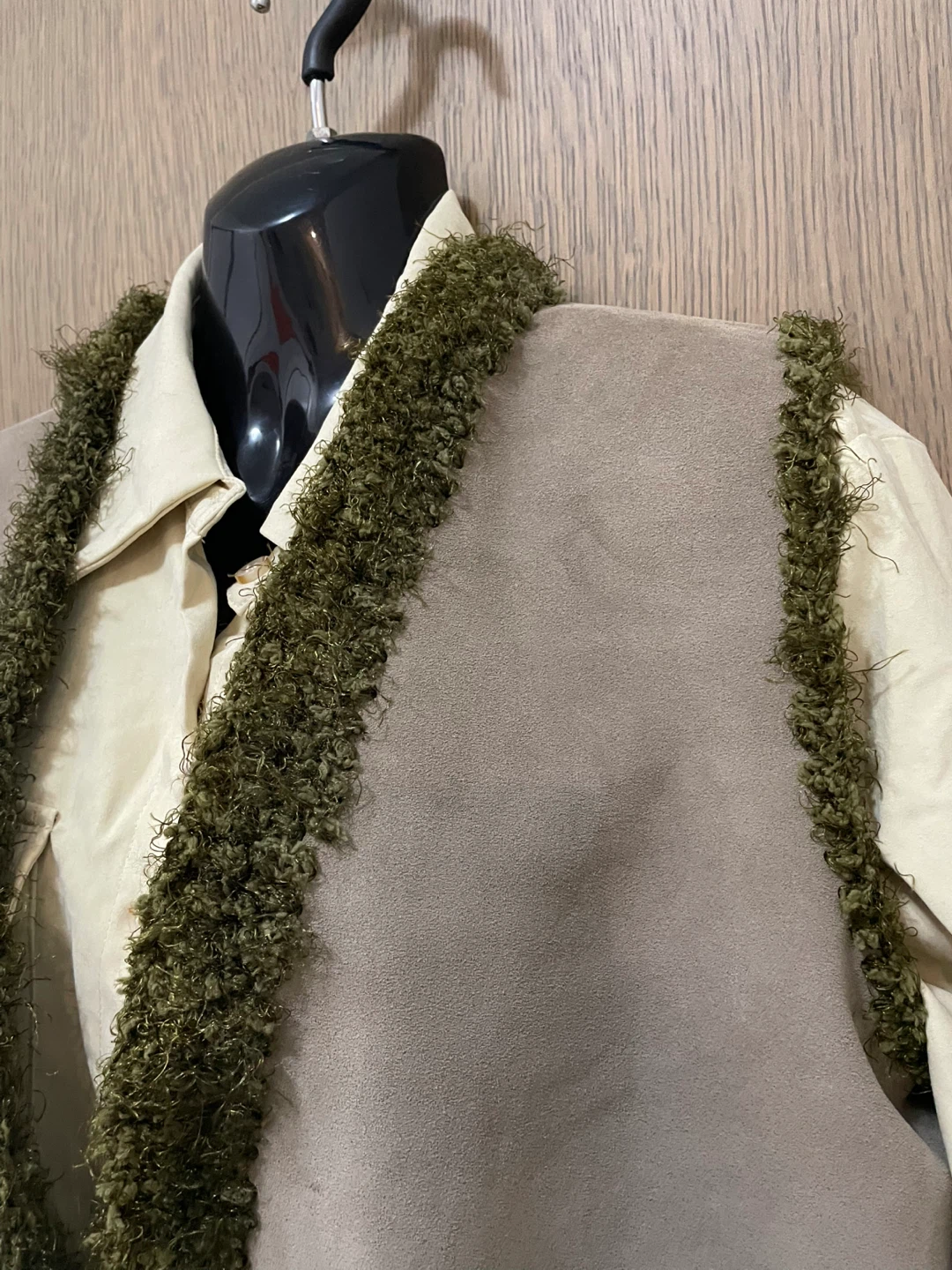 Suede-like long vest with fuzzy trim - photo 2