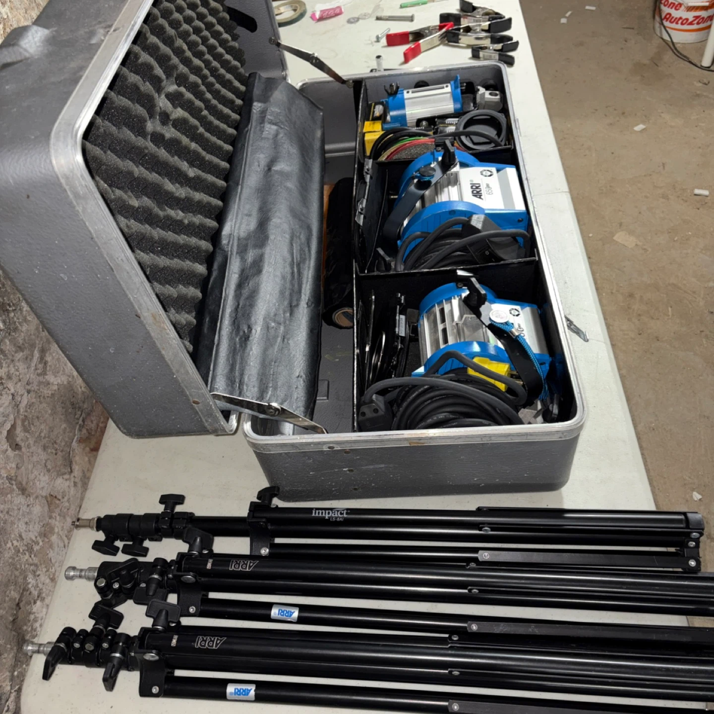 ARRI 300W - 650 and 150W PLUS Film Lighting Kit with Case - photo 3