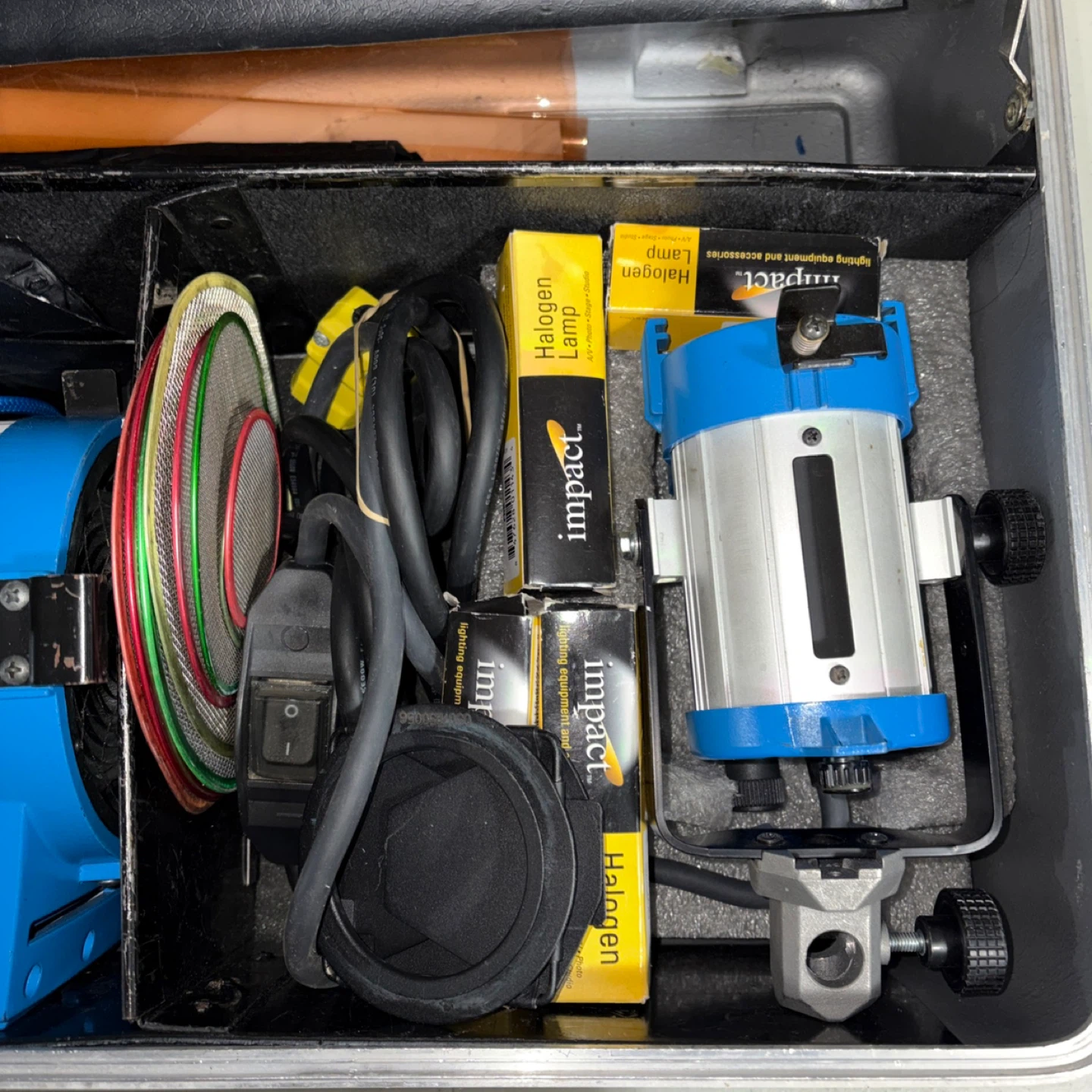 ARRI 300W - 650 and 150W PLUS Film Lighting Kit with Case - photo 4