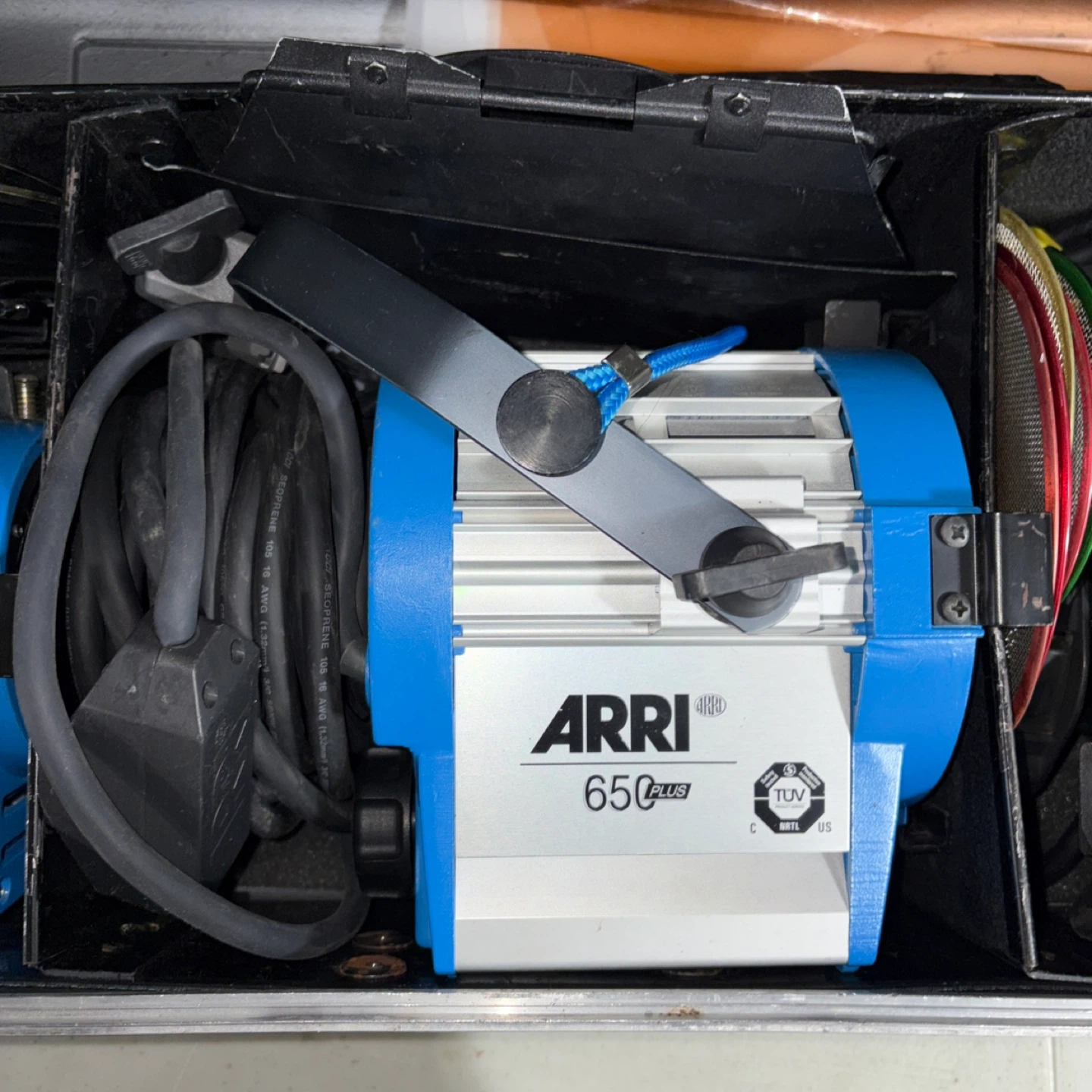 ARRI 300W - 650 and 150W PLUS Film Lighting Kit with Case - photo 5