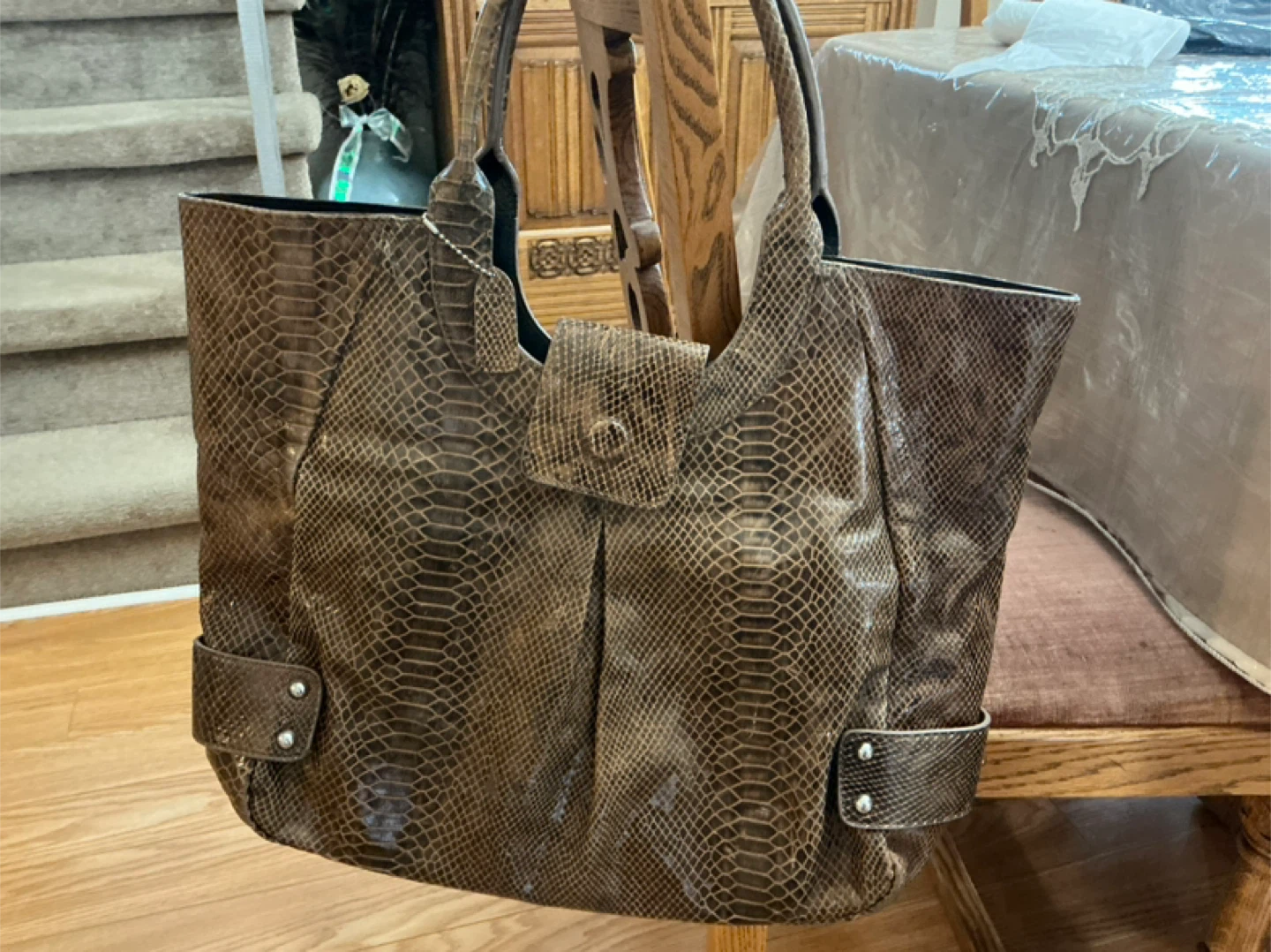 Danier Genuine Leather Snake Print Tote Bag 🏆 - photo 4