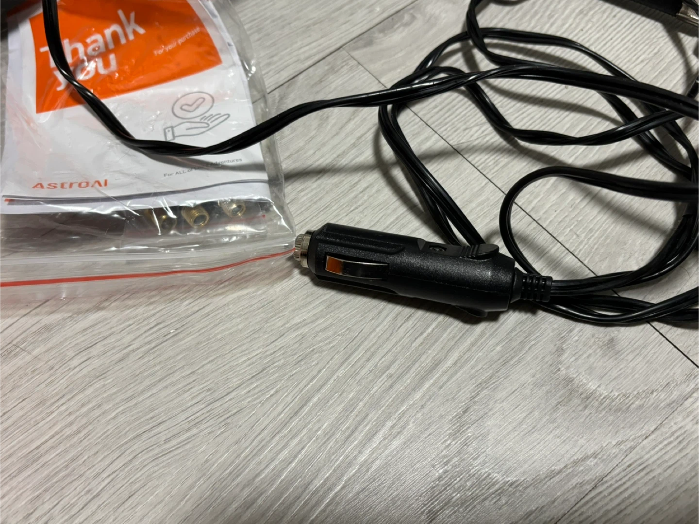 AstroAI Portable Car Air Pump - photo 2