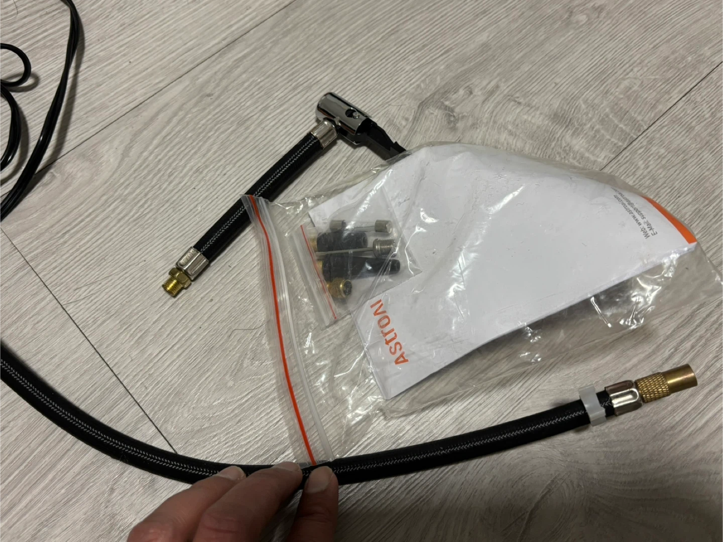 AstroAI Portable Car Air Pump - photo 5